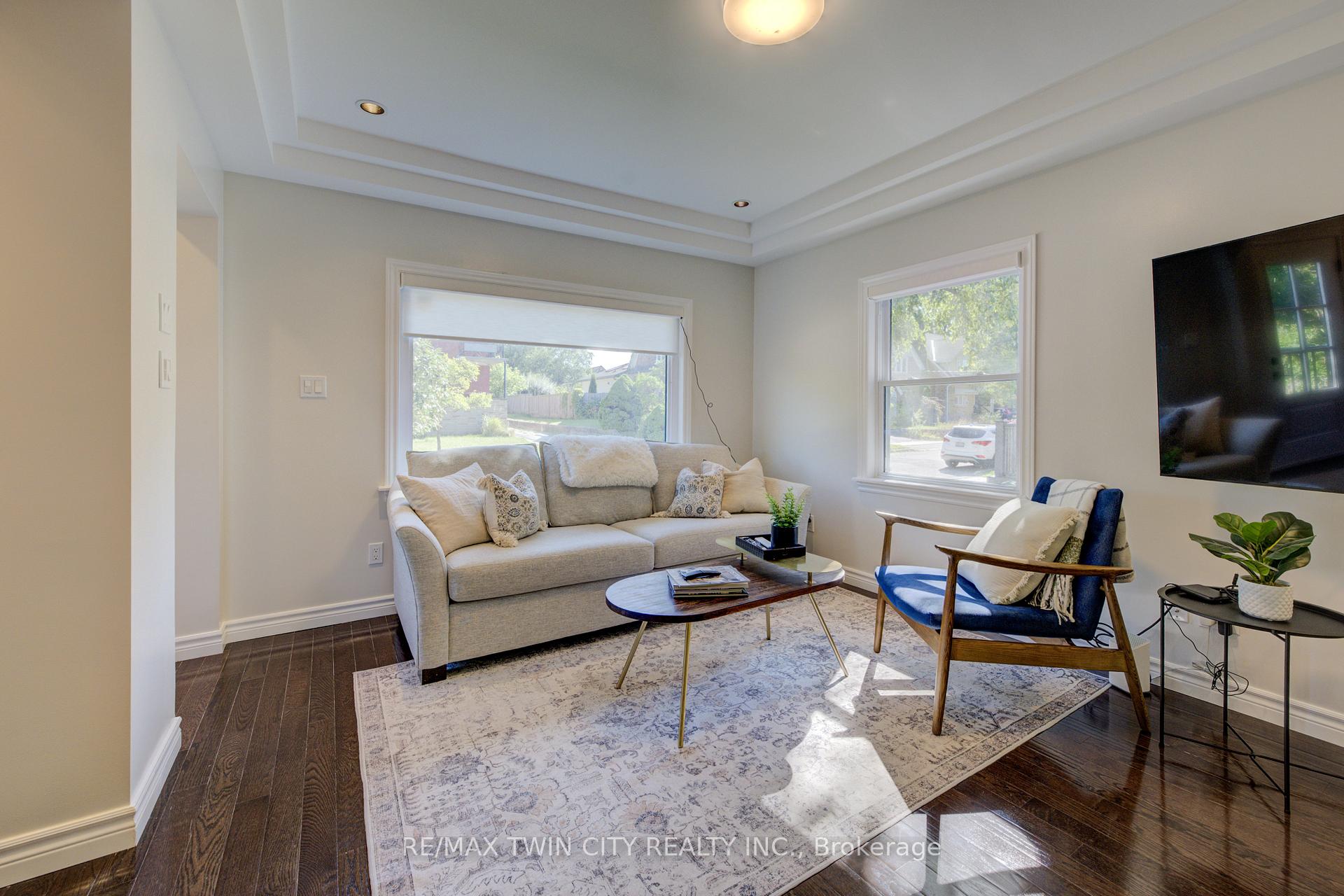 Photo 7 of 19 Dunbar Road N, Waterloo — HOMEH