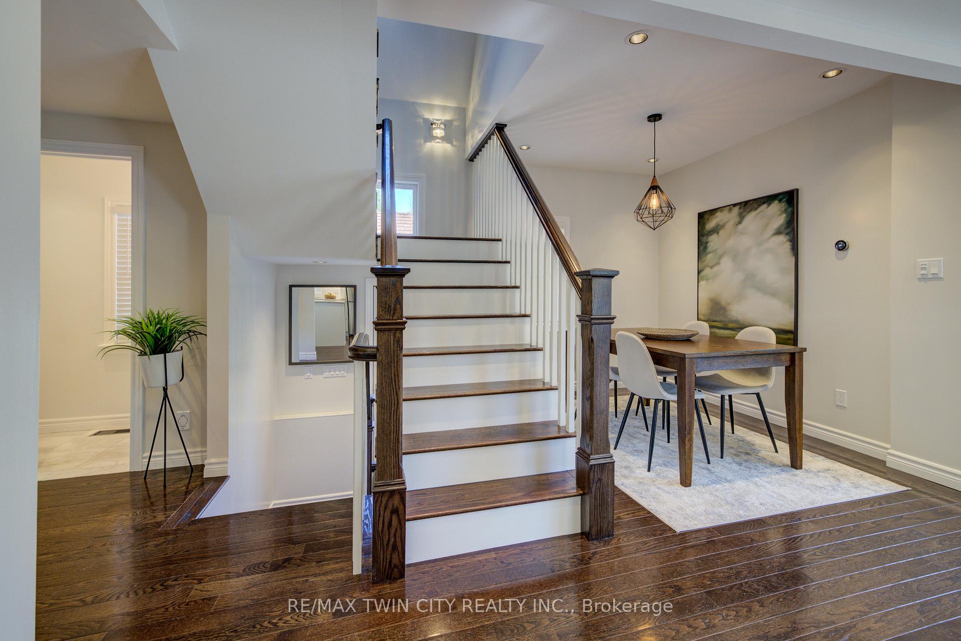 Photo 8 of 19 Dunbar Road N, Waterloo — HOMEH