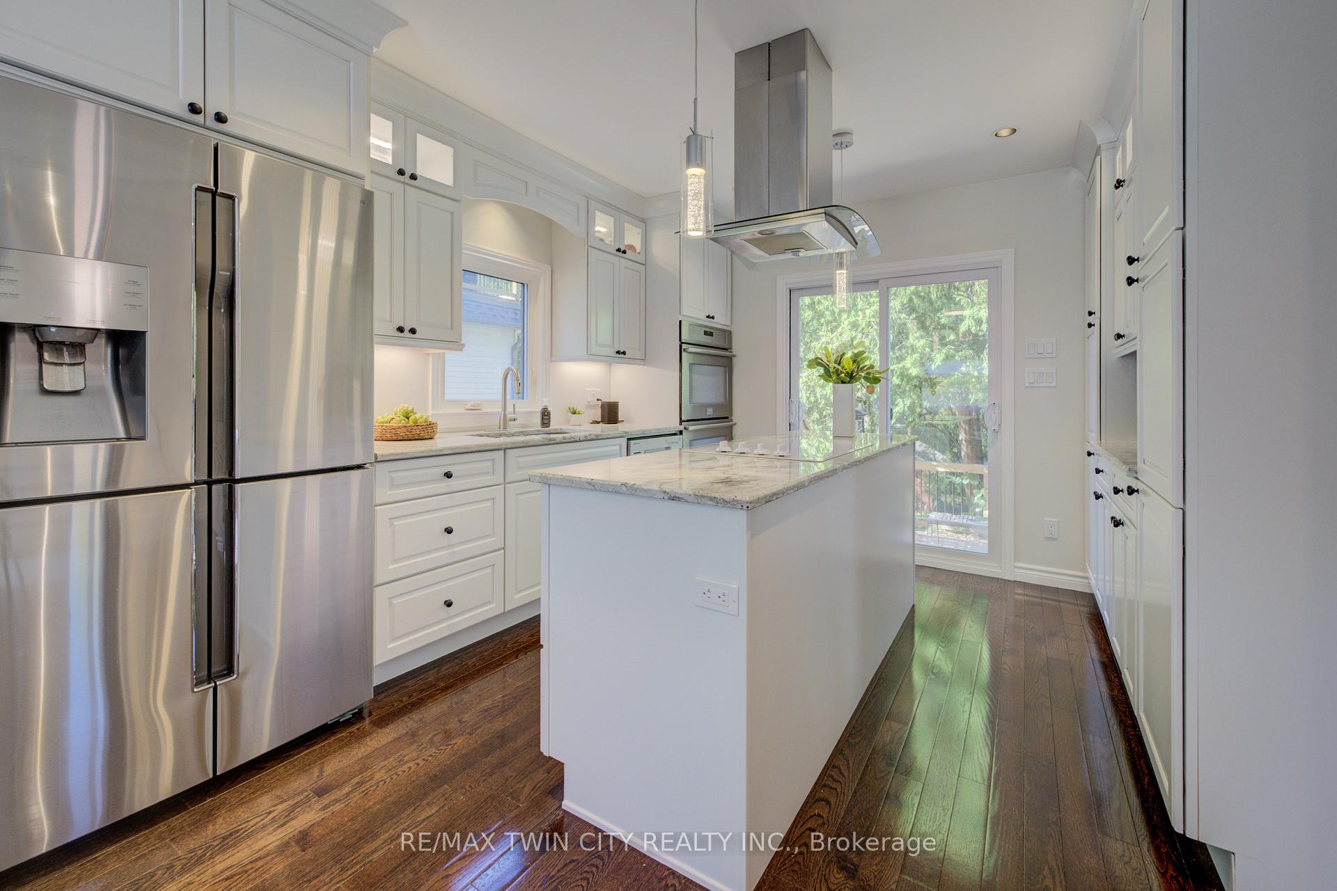Photo 12 of 19 Dunbar Road N, Waterloo — HOMEH