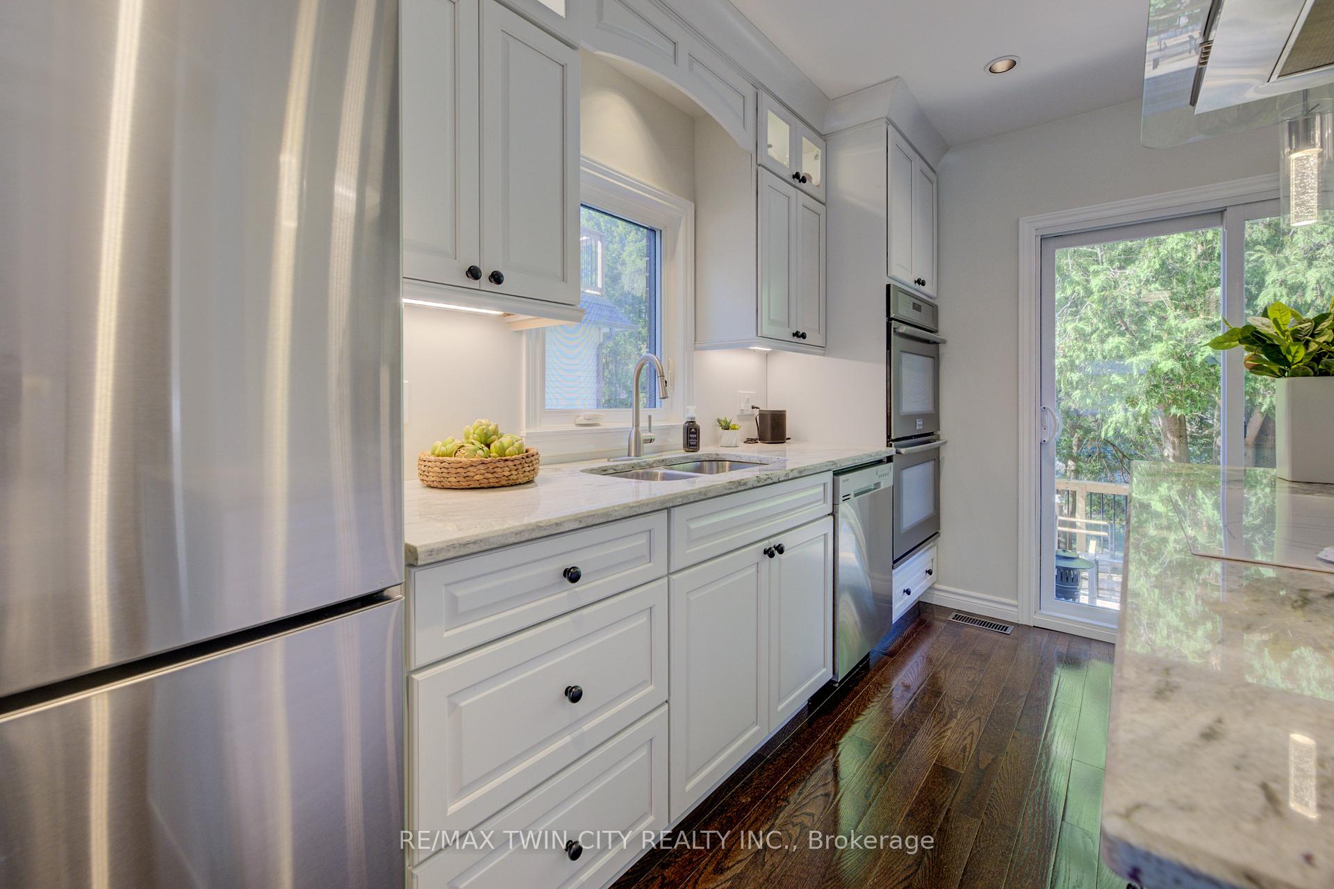 Photo 13 of 19 Dunbar Road N, Waterloo — HOMEH