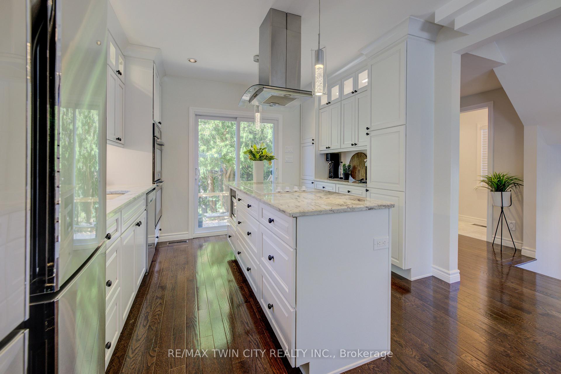 Photo 14 of 19 Dunbar Road N, Waterloo — HOMEH