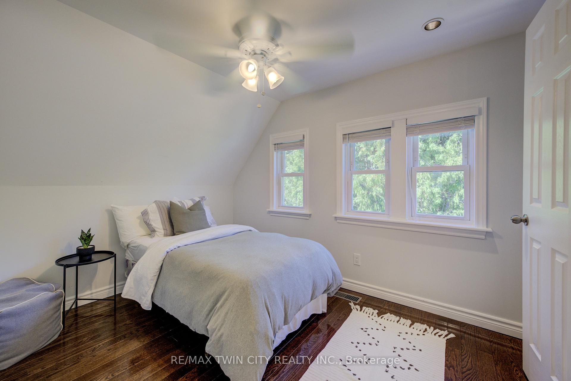 Photo 20 of 19 Dunbar Road N, Waterloo — HOMEH