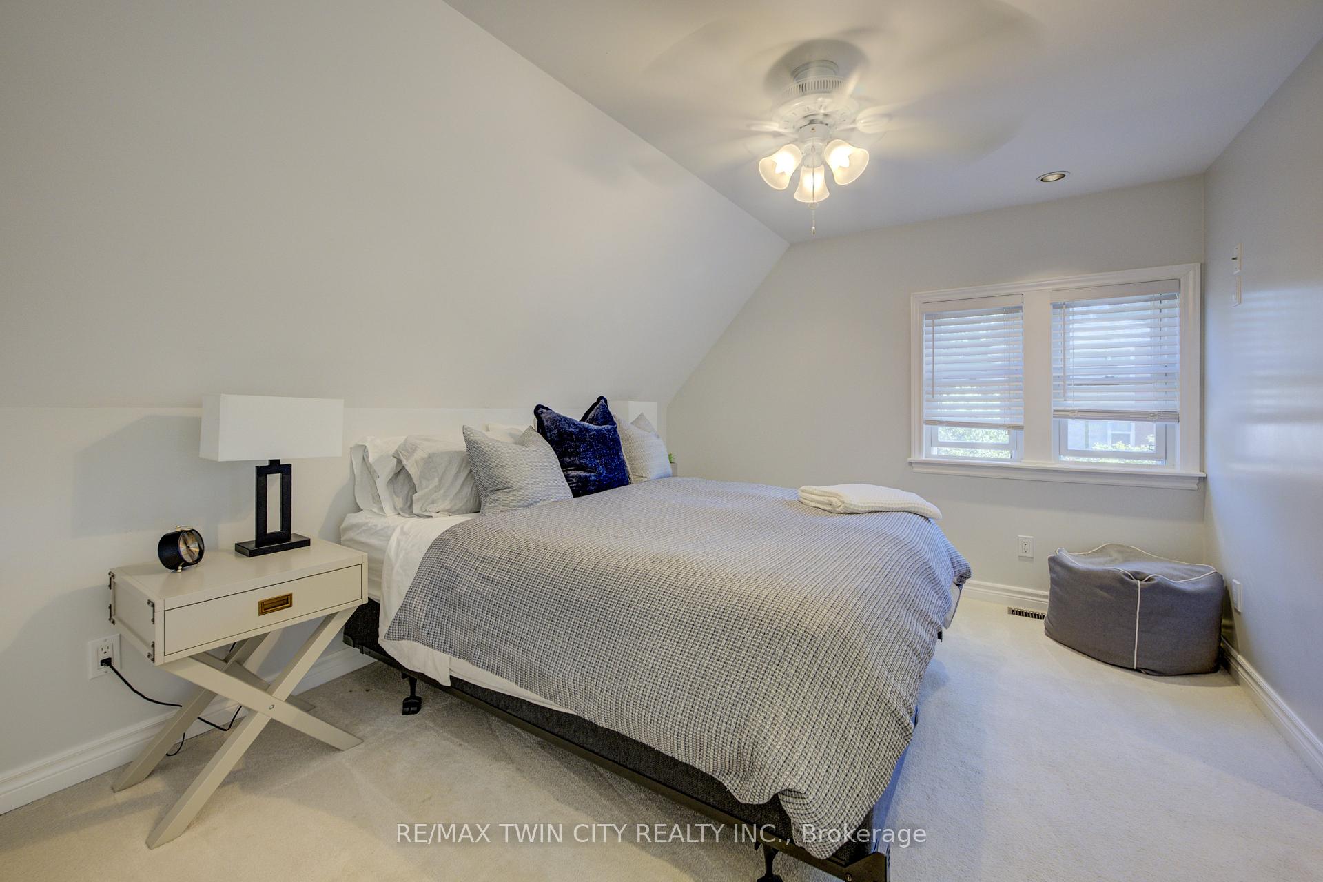 Photo 22 of 19 Dunbar Road N, Waterloo — HOMEH