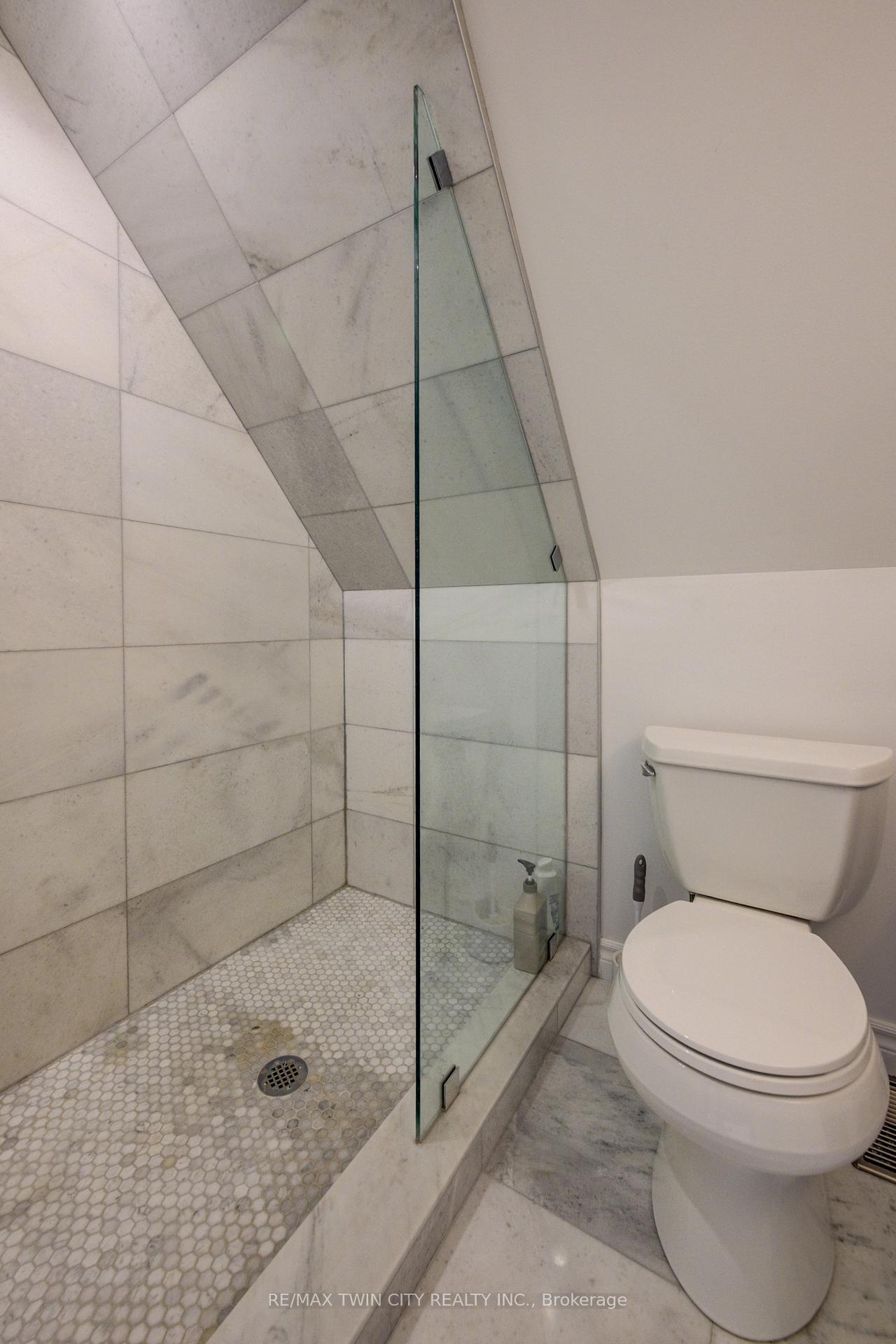 Photo 27 of 19 Dunbar Road N, Waterloo — HOMEH