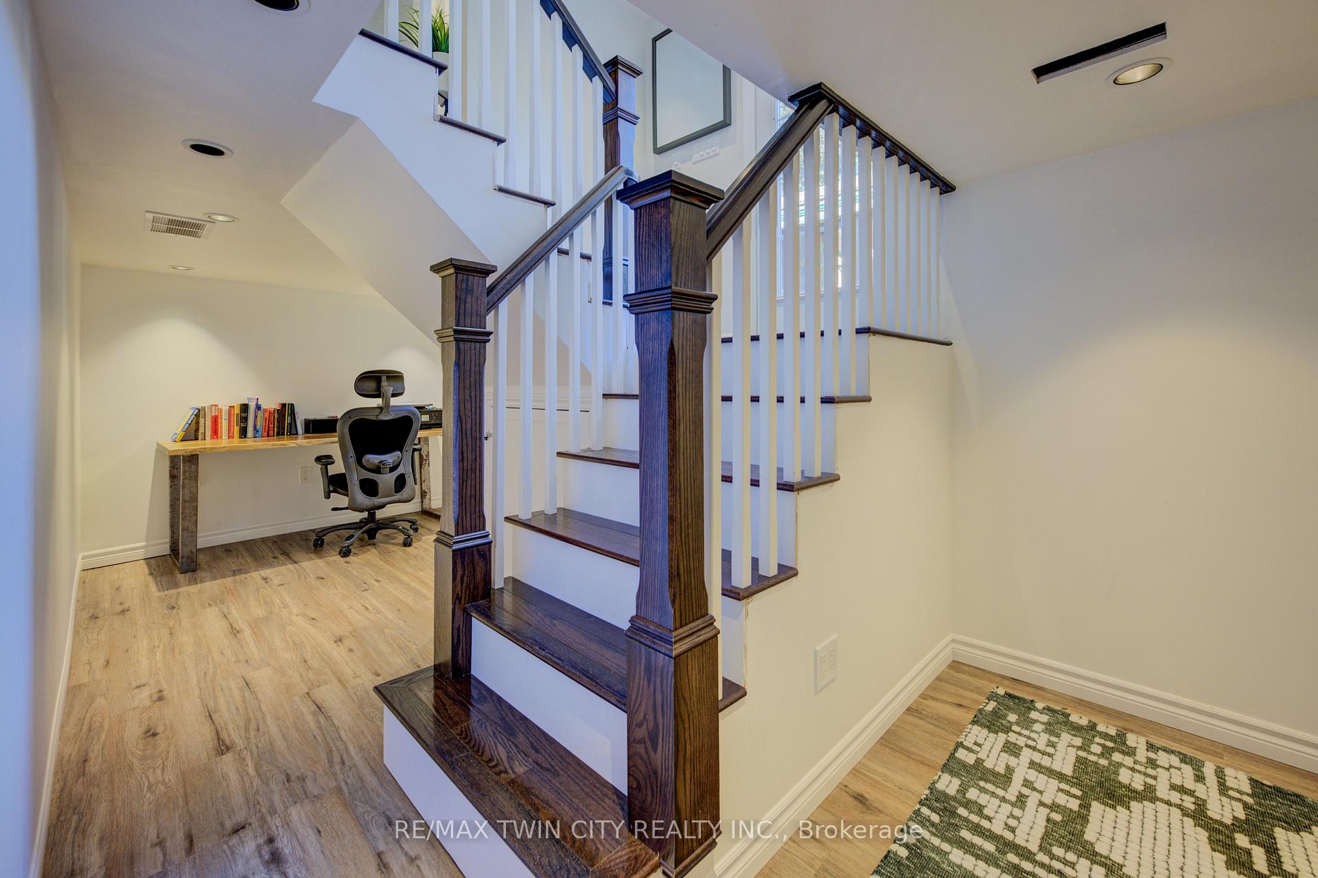 Photo 28 of 19 Dunbar Road N, Waterloo — HOMEH
