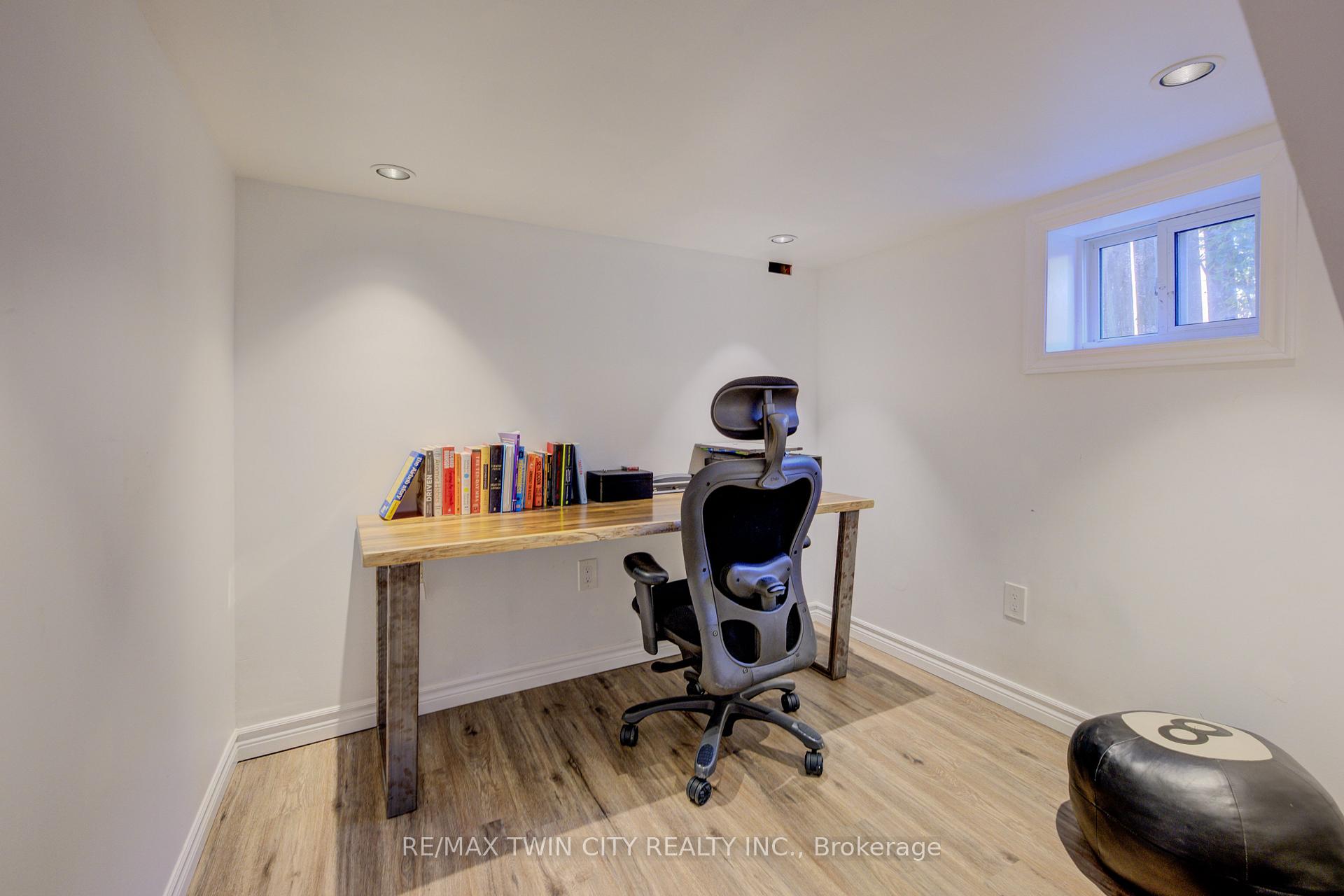 Photo 31 of 19 Dunbar Road N, Waterloo — HOMEH