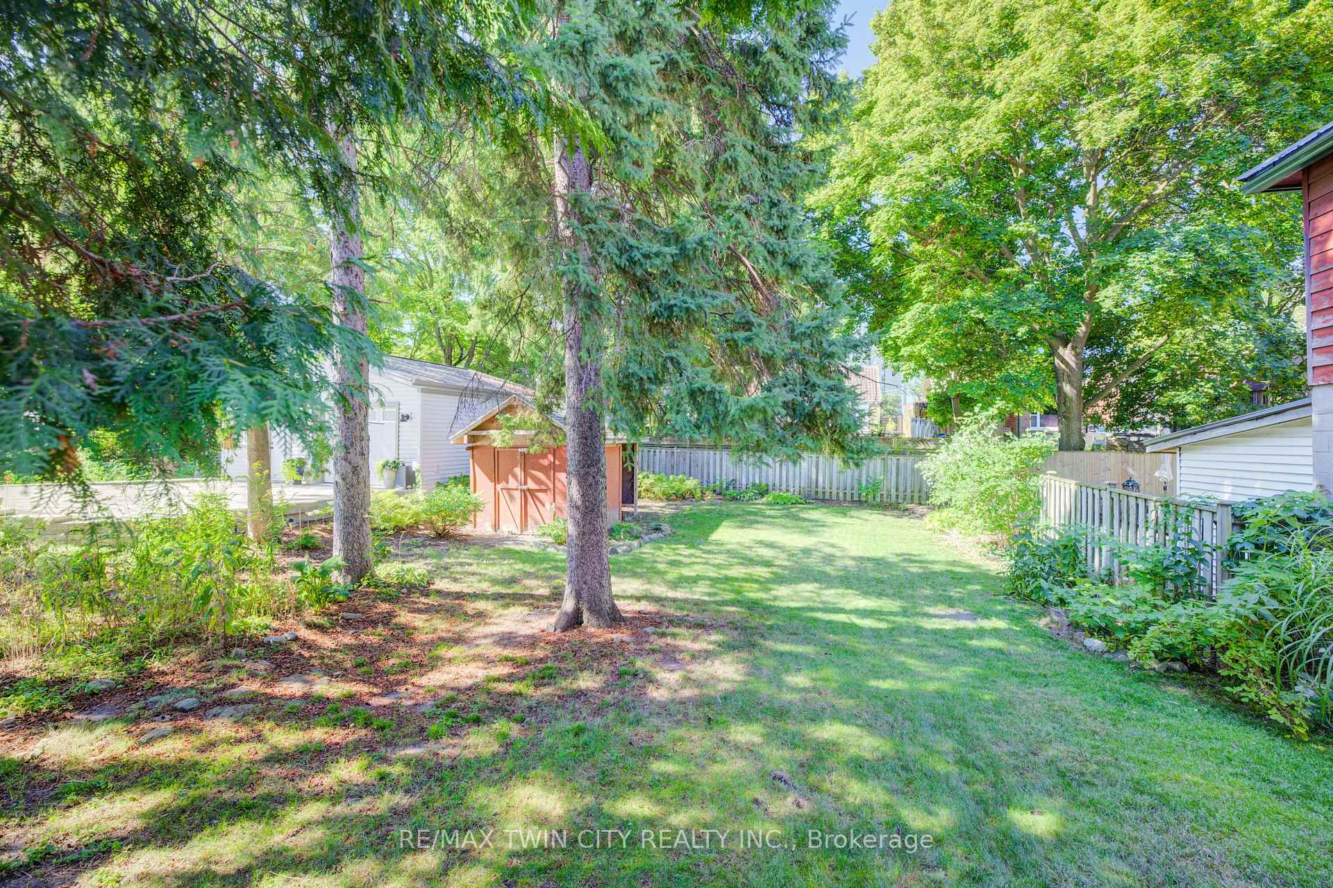 Photo 36 of 19 Dunbar Road N, Waterloo — HOMEH