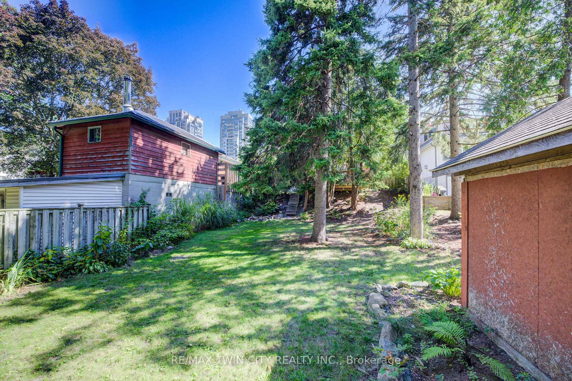 Photo 37 of 19 Dunbar Road N, Waterloo — HOMEH