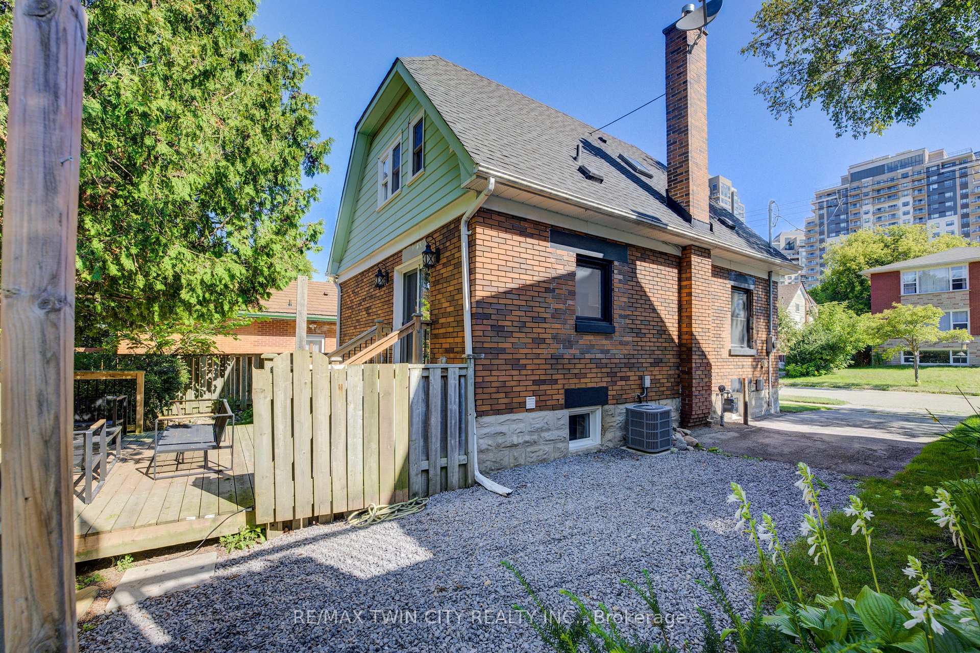 Photo 39 of 19 Dunbar Road N, Waterloo — HOMEH