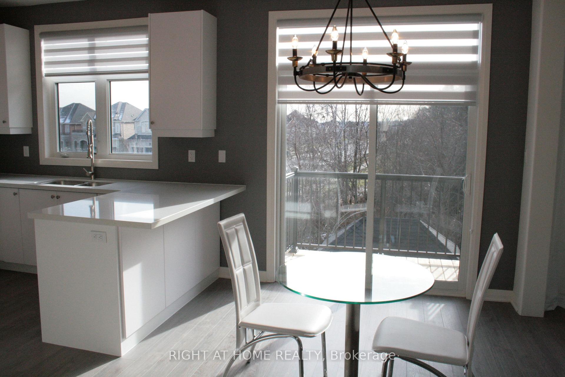Photo 3 of 206 Arianna Crescent, Vaughan, Patterson — HOMEH
