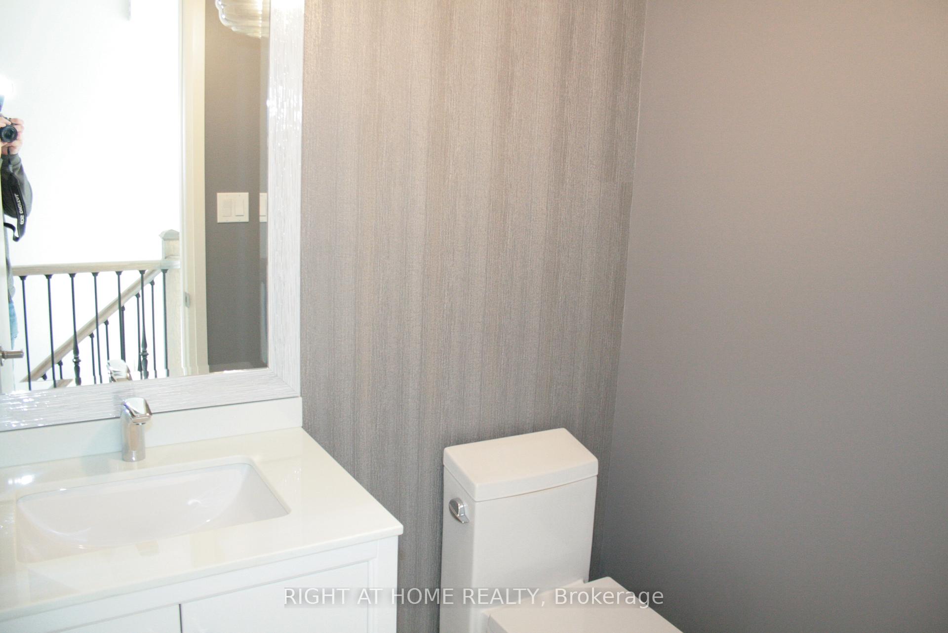 Photo 6 of 206 Arianna Crescent, Vaughan, Patterson — HOMEH
