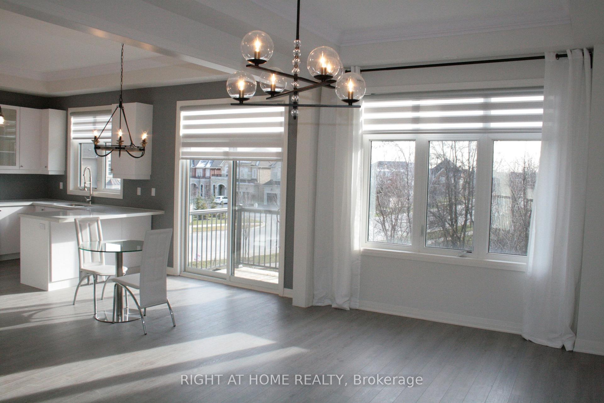 Photo 10 of 206 Arianna Crescent, Vaughan, Patterson — HOMEH