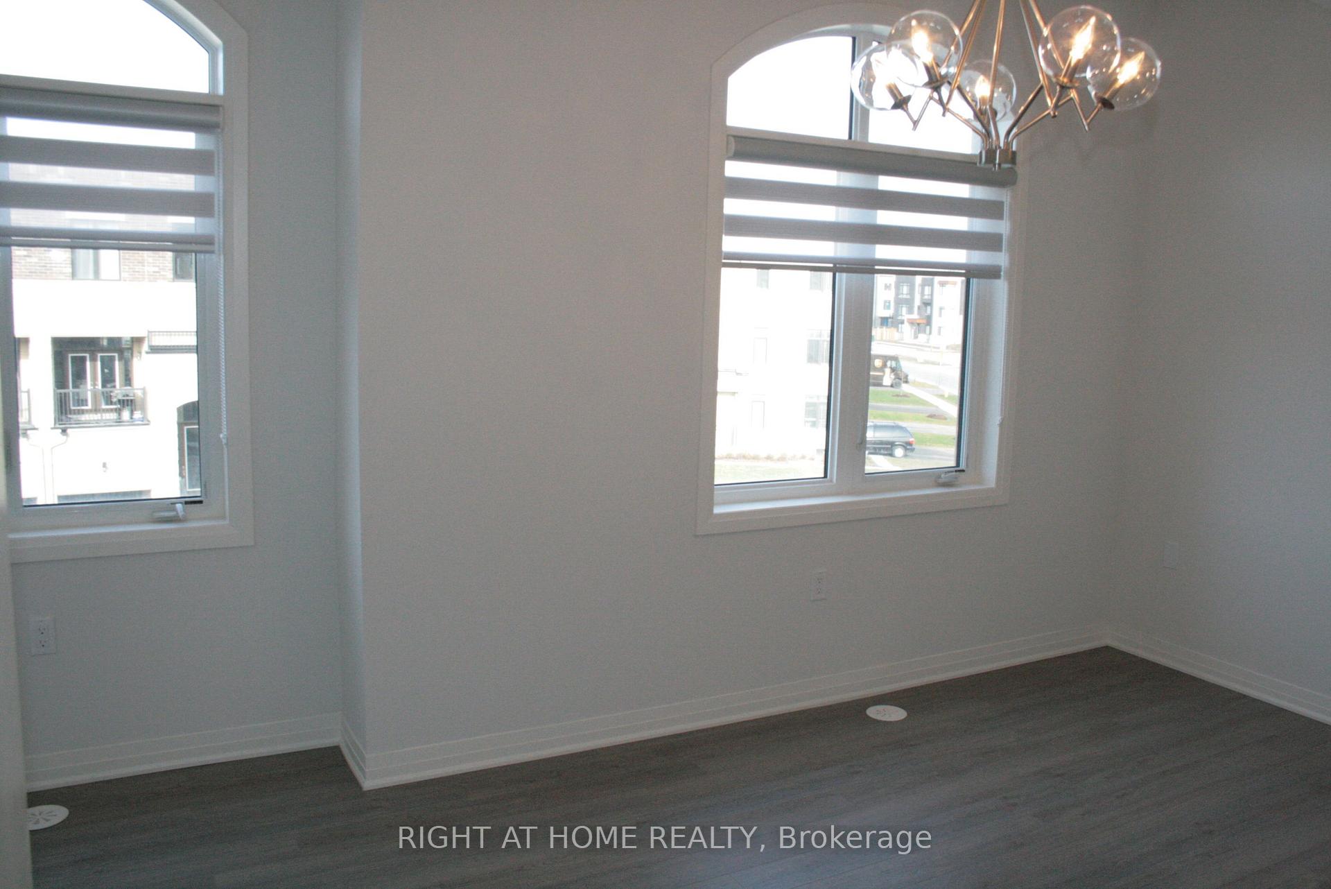 Photo 12 of 206 Arianna Crescent, Vaughan, Patterson — HOMEH