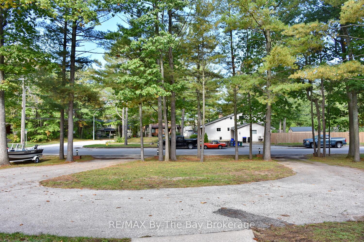Photo 5 of 185 Oxbow Park Drive, Wasaga Beach — HOMEH
