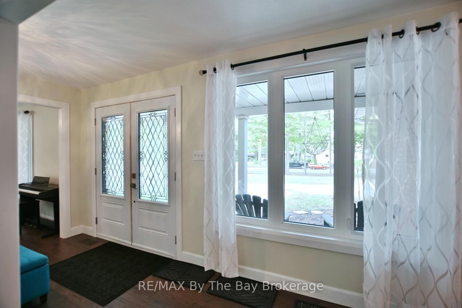 Photo 6 of 185 Oxbow Park Drive, Wasaga Beach — HOMEH