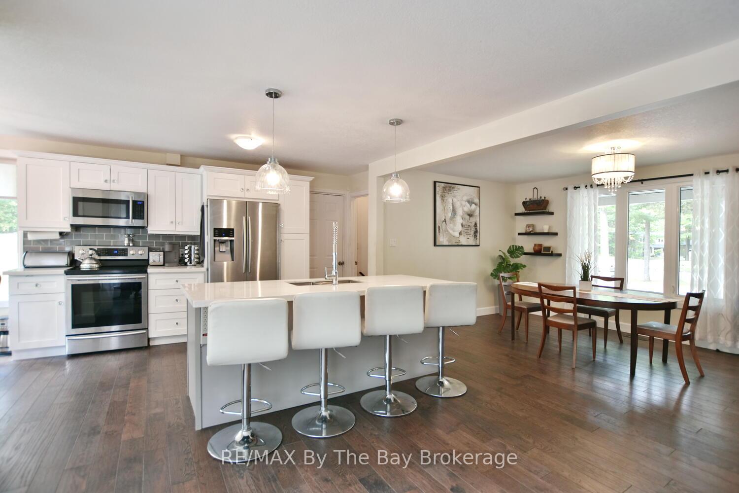 Photo 7 of 185 Oxbow Park Drive, Wasaga Beach — HOMEH