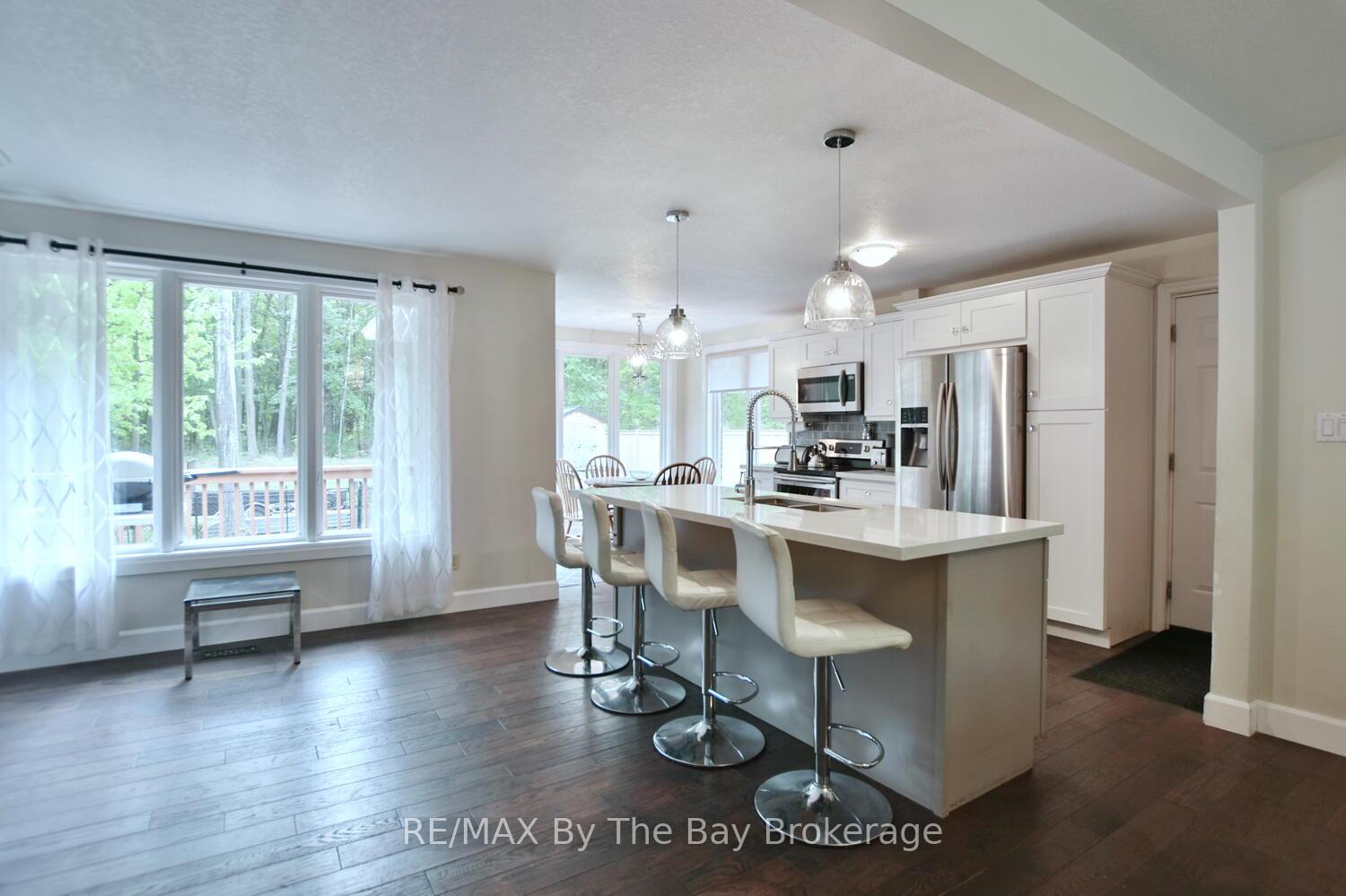 Photo 8 of 185 Oxbow Park Drive, Wasaga Beach — HOMEH