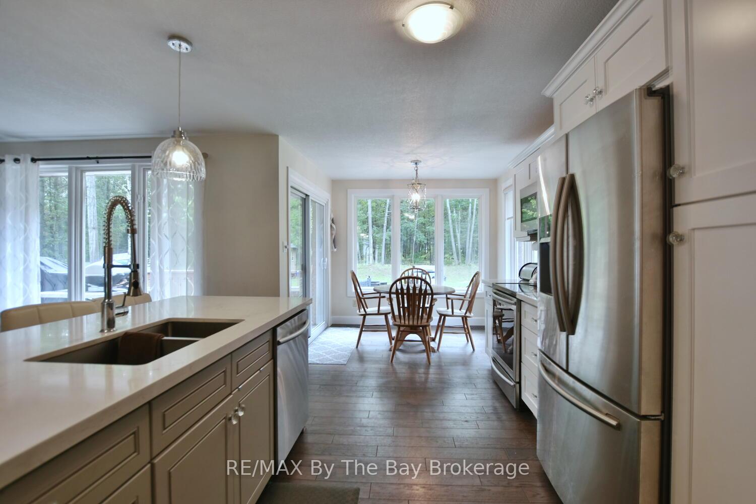 Photo 10 of 185 Oxbow Park Drive, Wasaga Beach — HOMEH