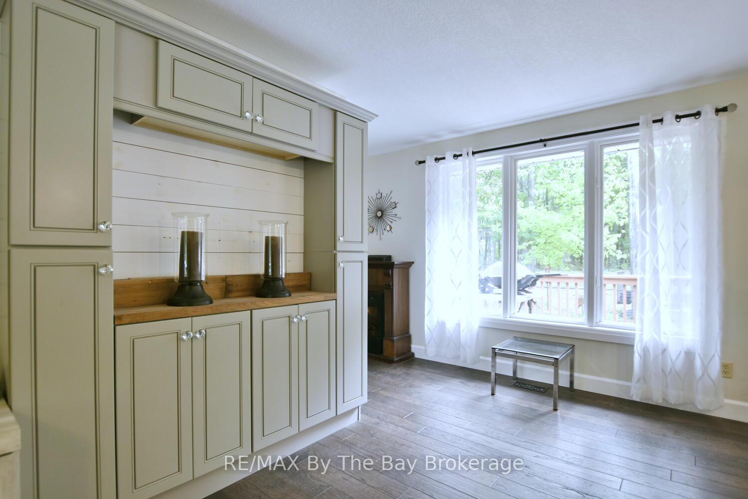 Photo 11 of 185 Oxbow Park Drive, Wasaga Beach — HOMEH