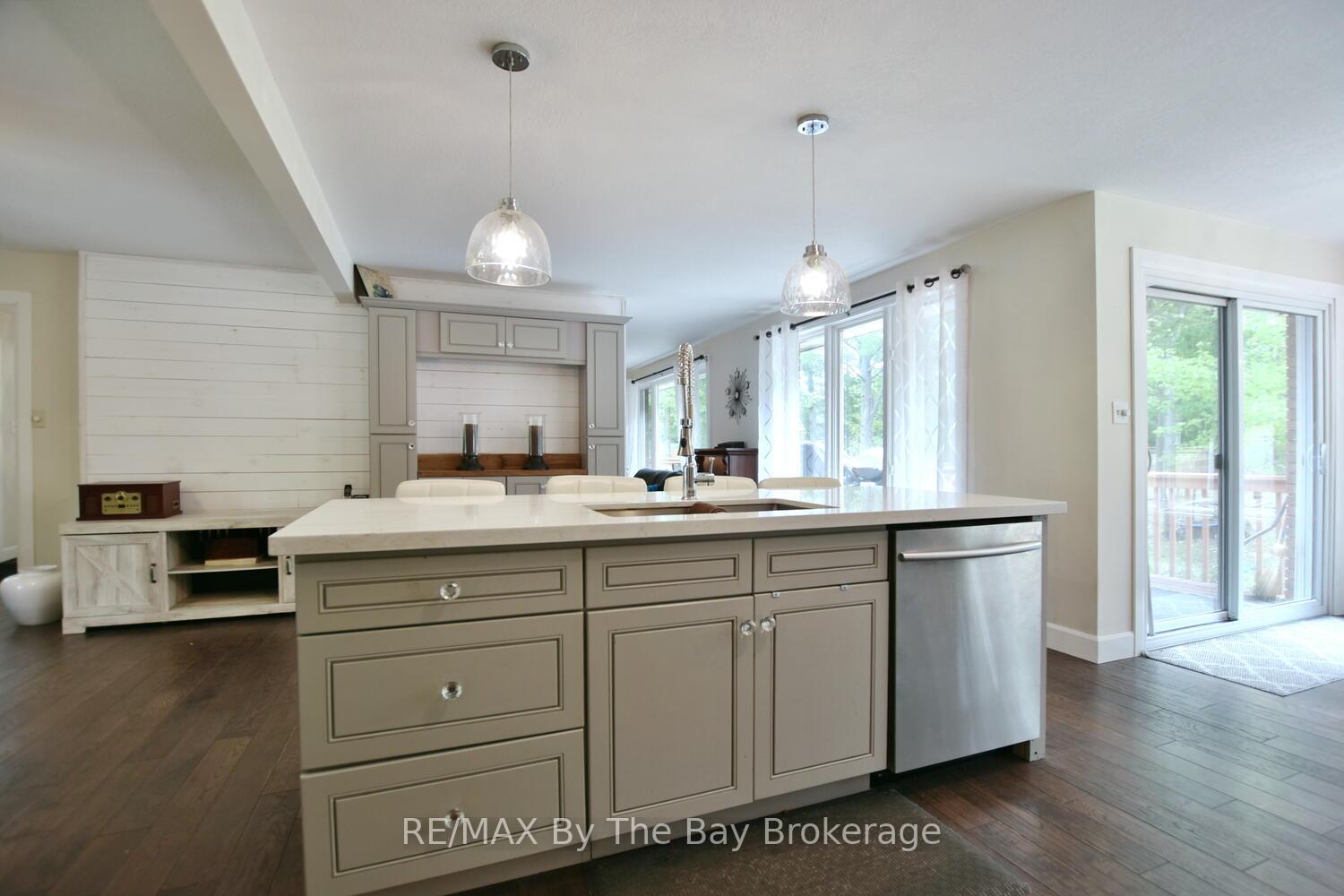 Photo 12 of 185 Oxbow Park Drive, Wasaga Beach — HOMEH