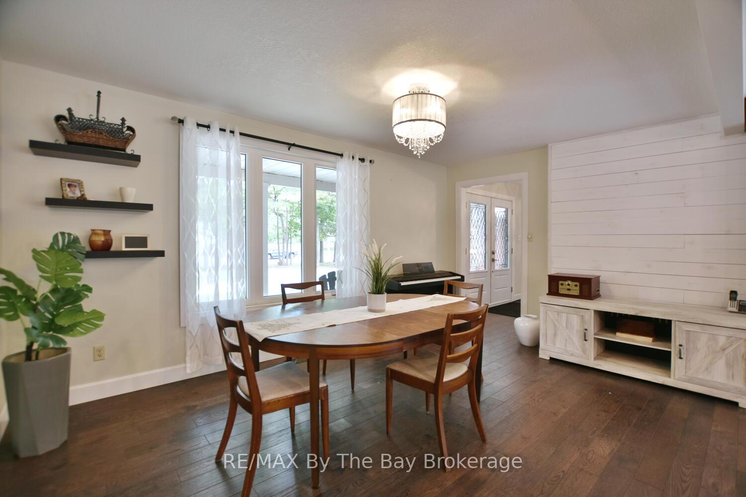 Photo 17 of 185 Oxbow Park Drive, Wasaga Beach — HOMEH