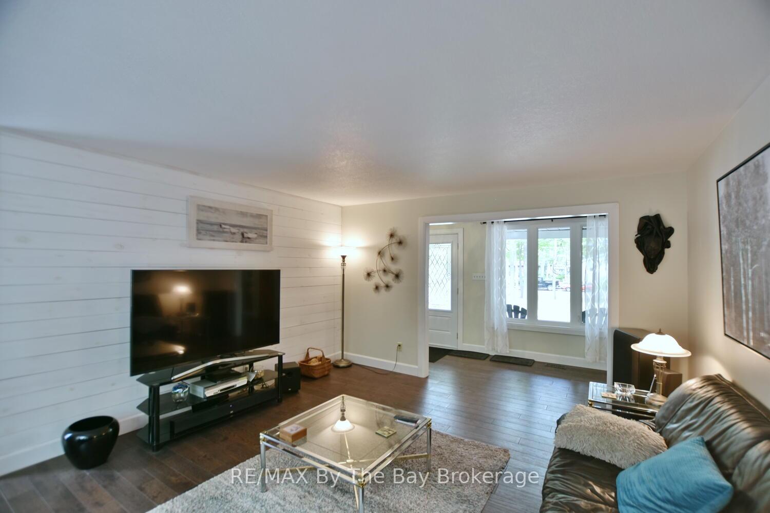 Photo 21 of 185 Oxbow Park Drive, Wasaga Beach — HOMEH