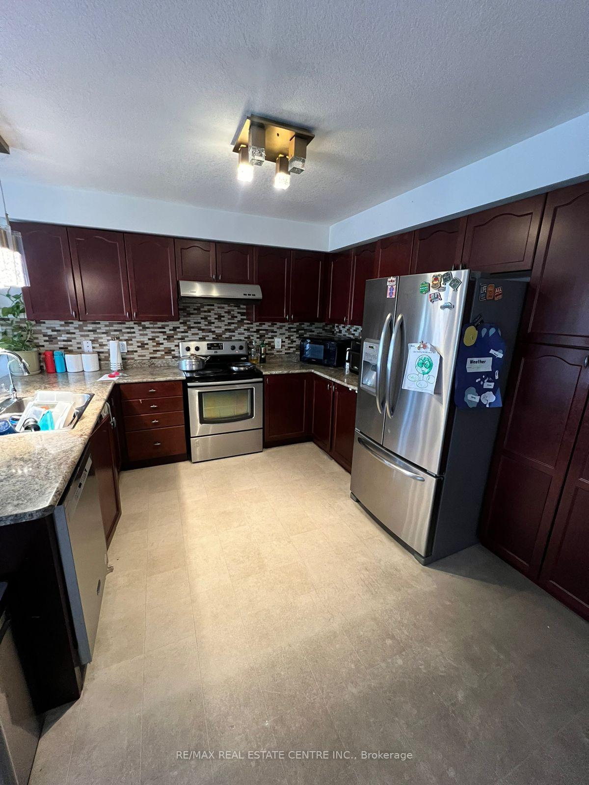 Photo 2 of Unit Upper, 162 Newcastle Drive, Waterloo, Huron Park — HOMEH