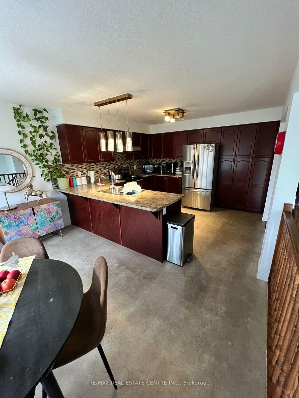 Photo 3 of Unit Upper, 162 Newcastle Drive, Waterloo, Huron Park — HOMEH