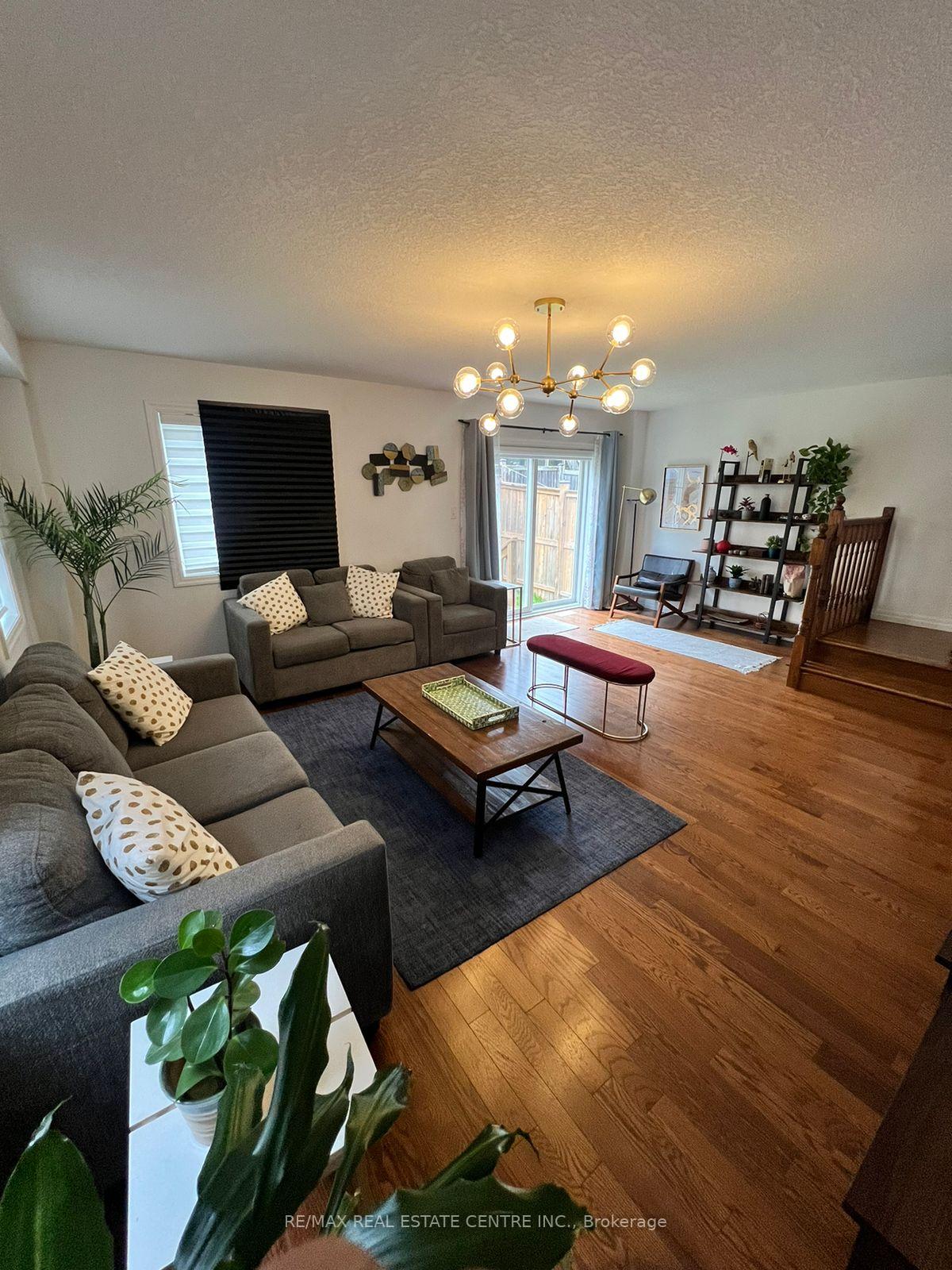 Photo 4 of Unit Upper, 162 Newcastle Drive, Waterloo, Huron Park — HOMEH