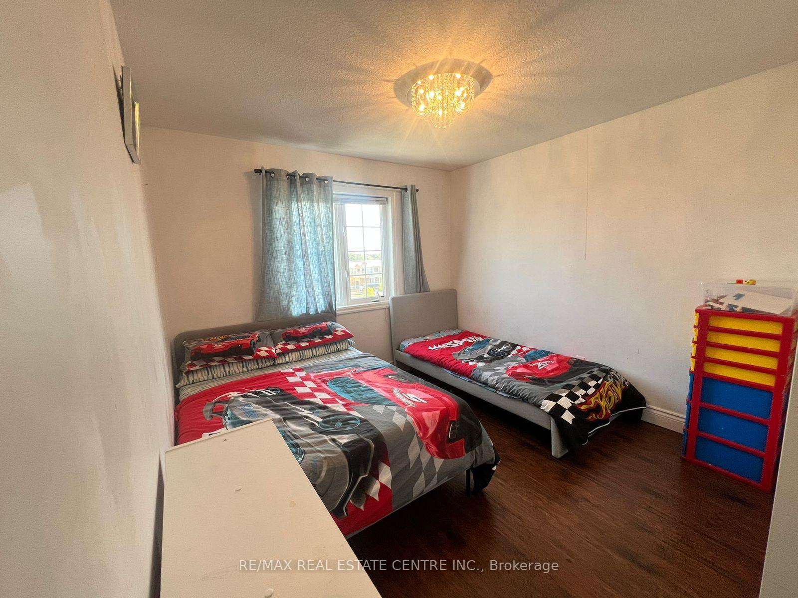 Photo 7 of Unit Upper, 162 Newcastle Drive, Waterloo, Huron Park — HOMEH