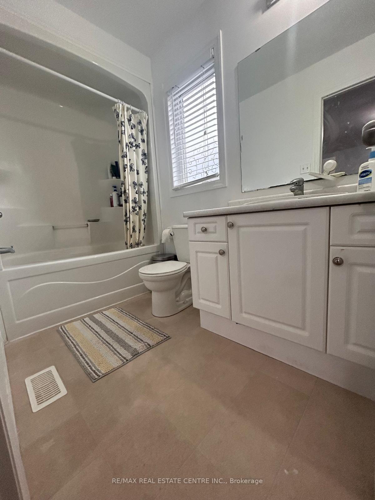Photo 10 of Unit Upper, 162 Newcastle Drive, Waterloo, Huron Park — HOMEH
