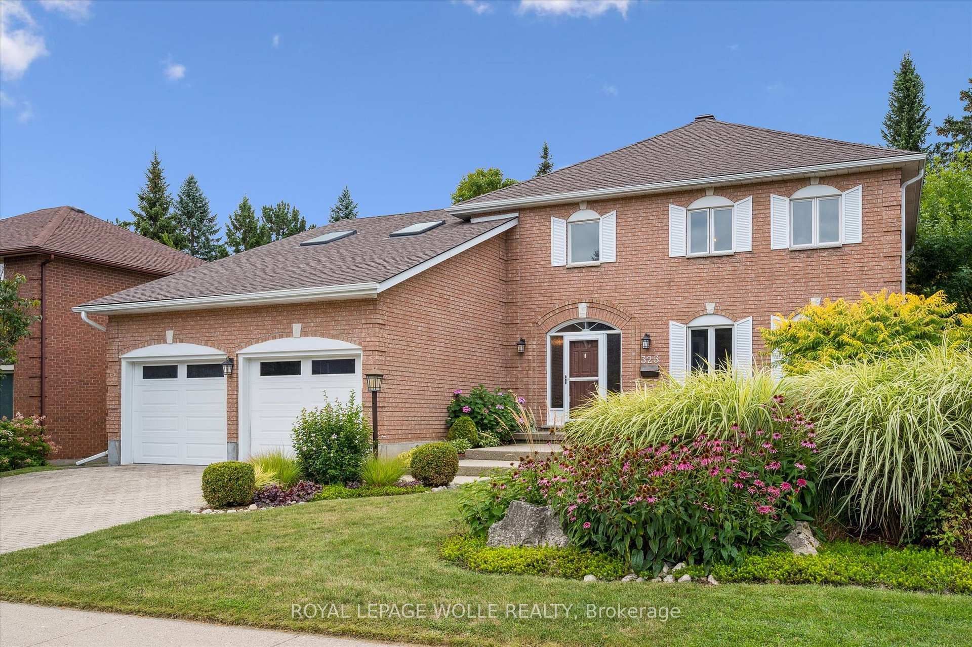 Photo 3 of 323 Amberwood Drive, Waterloo — HOMEH