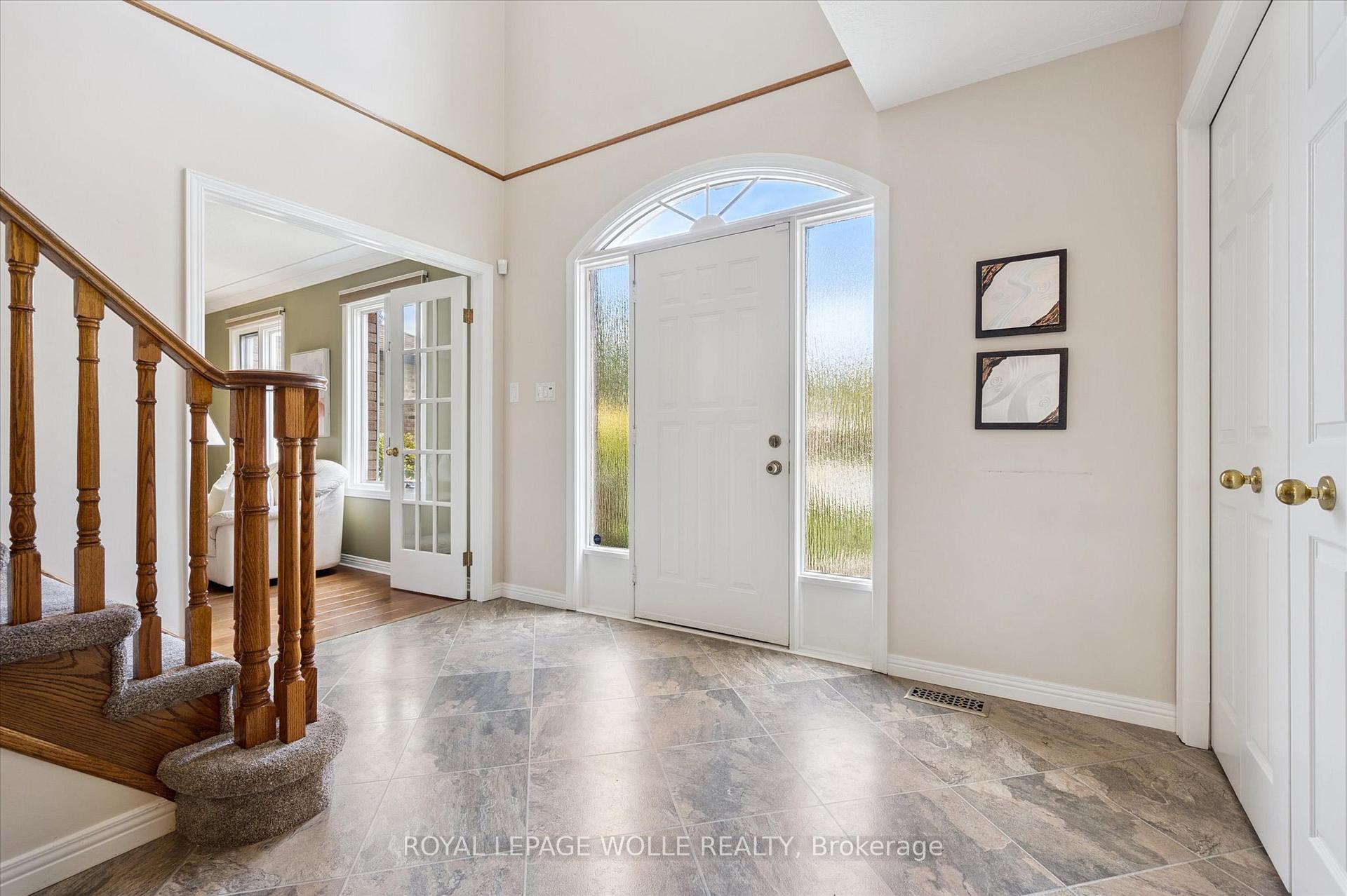 Photo 5 of 323 Amberwood Drive, Waterloo — HOMEH