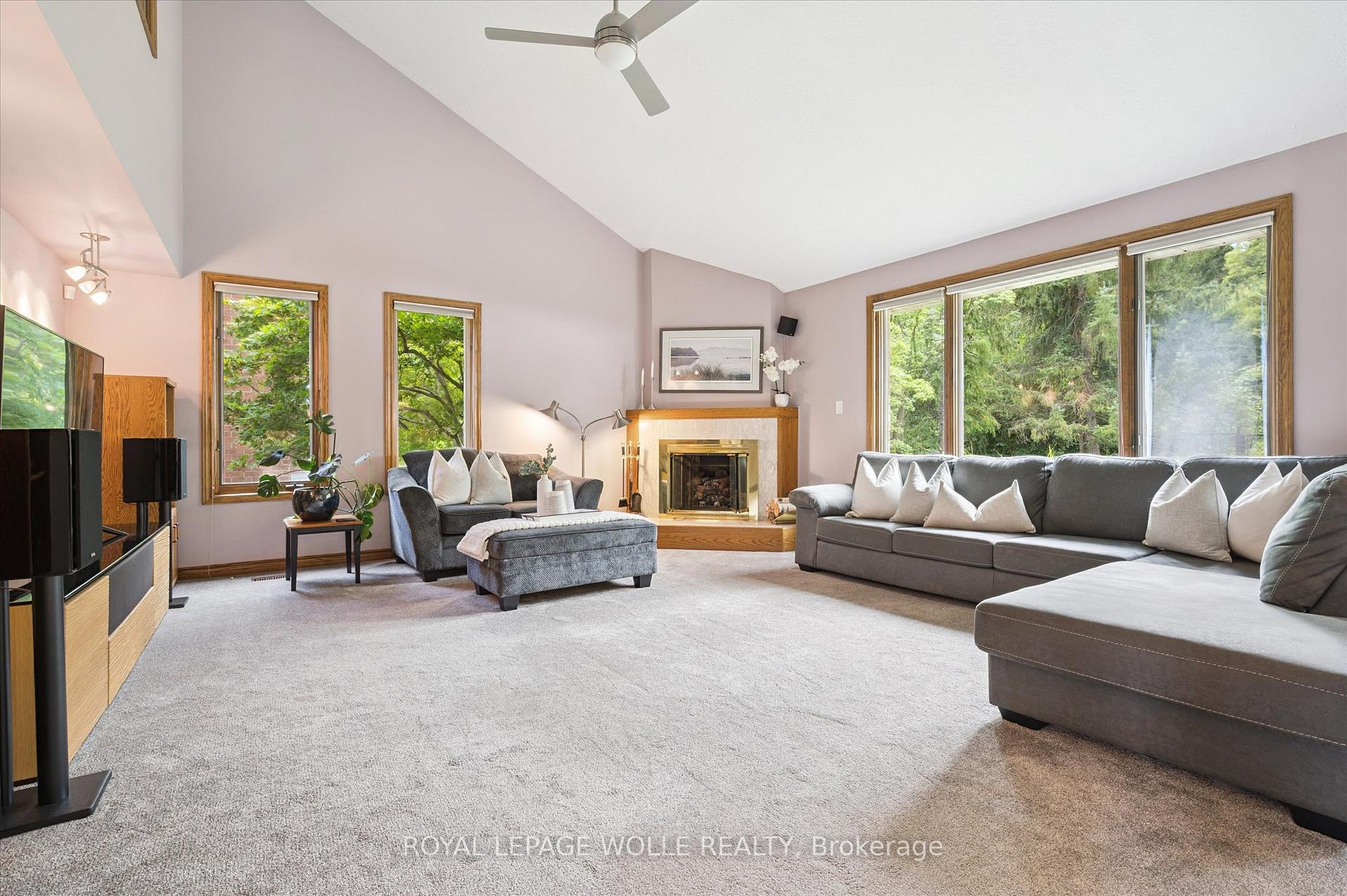 Photo 10 of 323 Amberwood Drive, Waterloo — HOMEH
