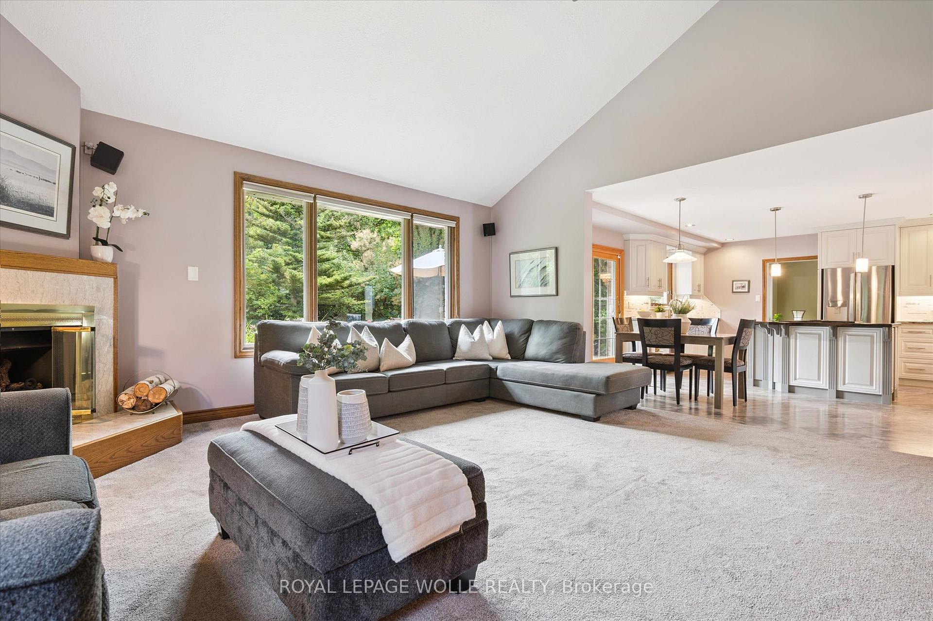 Photo 12 of 323 Amberwood Drive, Waterloo — HOMEH