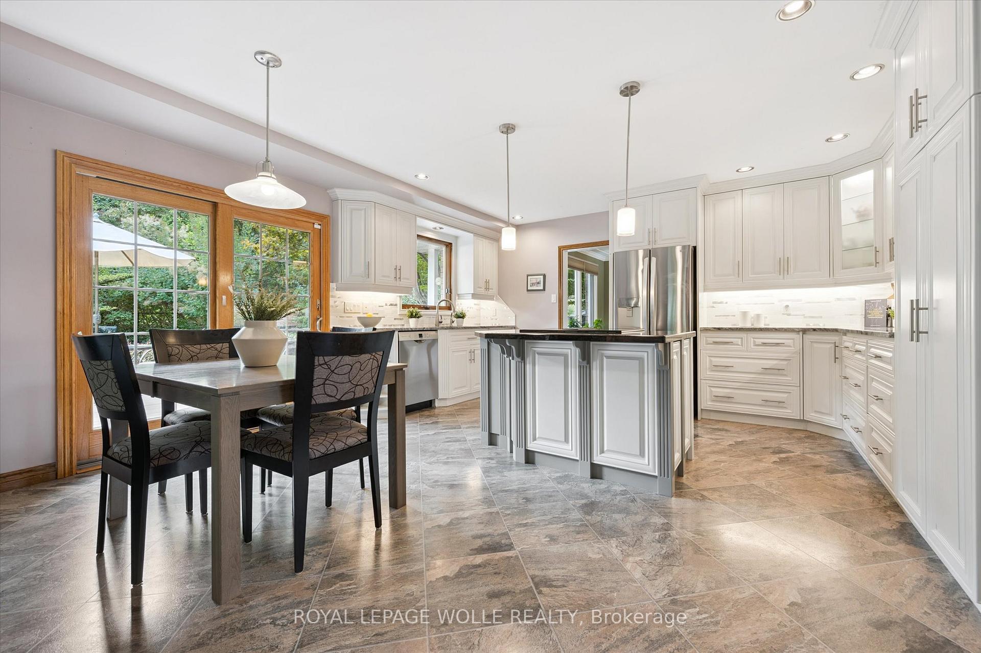 Photo 14 of 323 Amberwood Drive, Waterloo — HOMEH