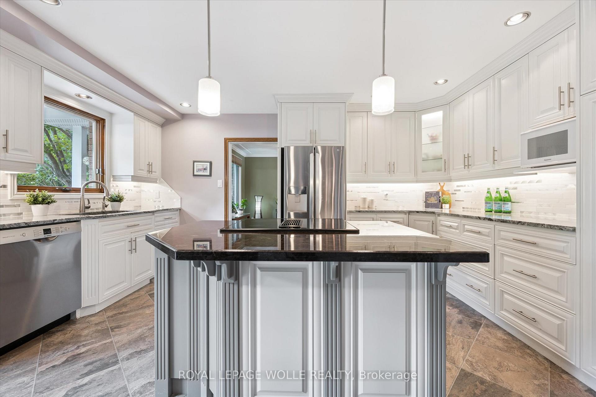 Photo 15 of 323 Amberwood Drive, Waterloo — HOMEH