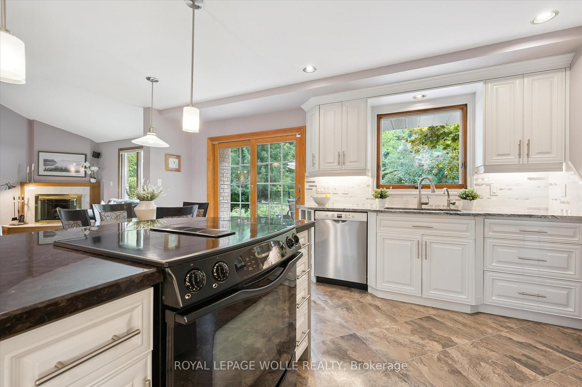 Photo 17 of 323 Amberwood Drive, Waterloo — HOMEH