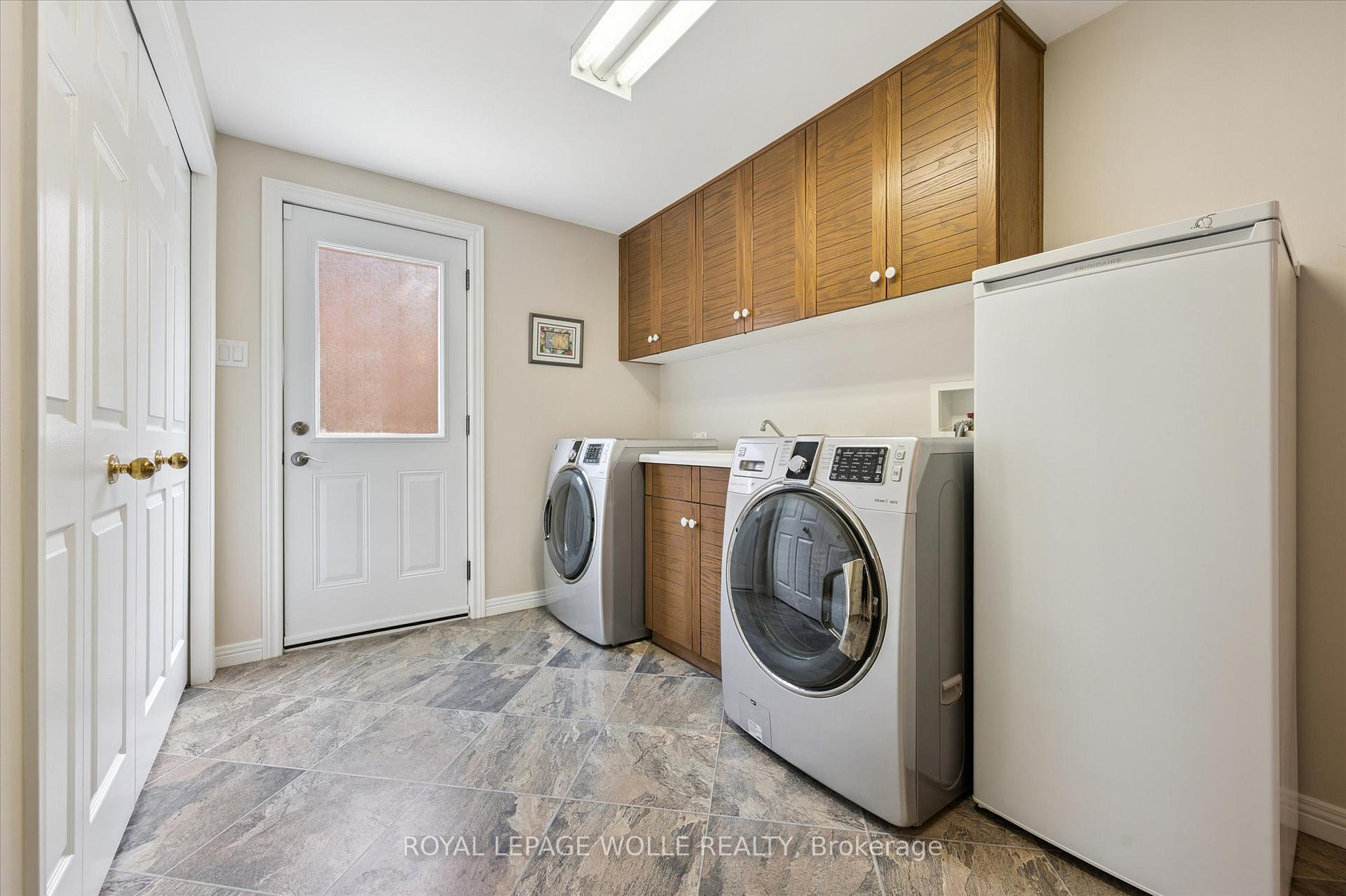 Photo 20 of 323 Amberwood Drive, Waterloo — HOMEH