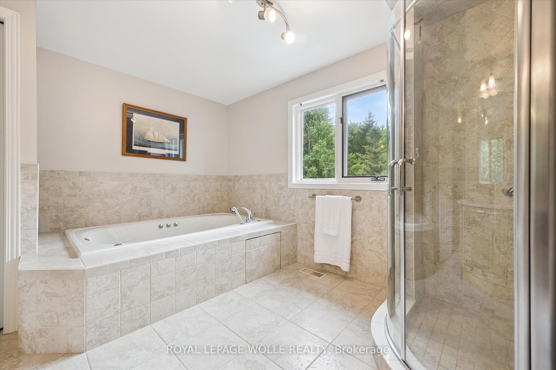 Photo 25 of 323 Amberwood Drive, Waterloo — HOMEH