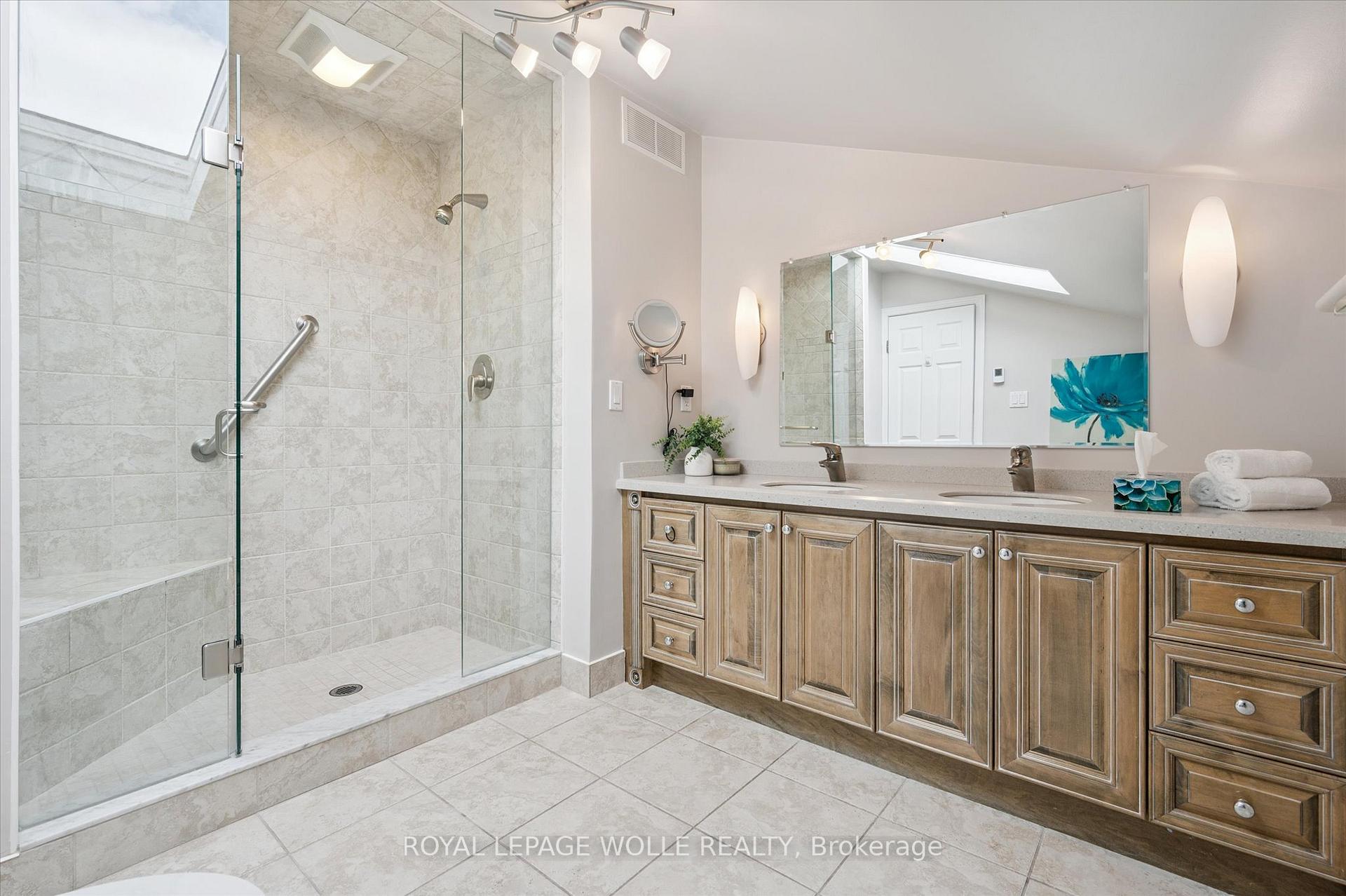 Photo 28 of 323 Amberwood Drive, Waterloo — HOMEH