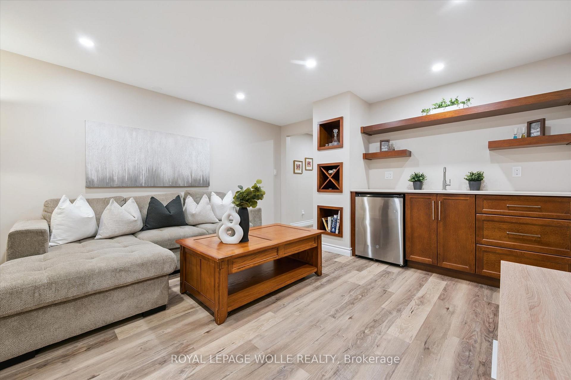 Photo 30 of 323 Amberwood Drive, Waterloo — HOMEH