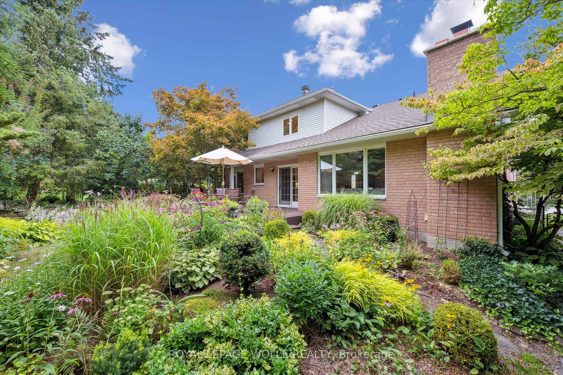 Photo 37 of 323 Amberwood Drive, Waterloo — HOMEH