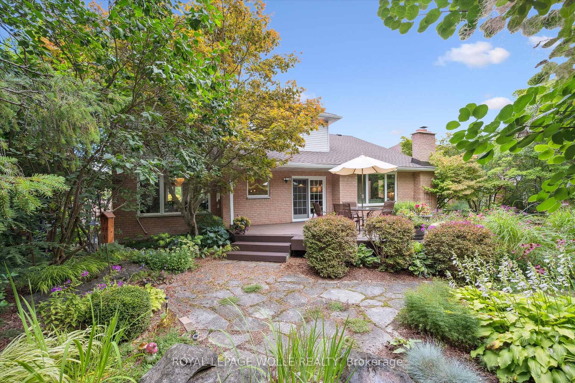 Photo 38 of 323 Amberwood Drive, Waterloo — HOMEH