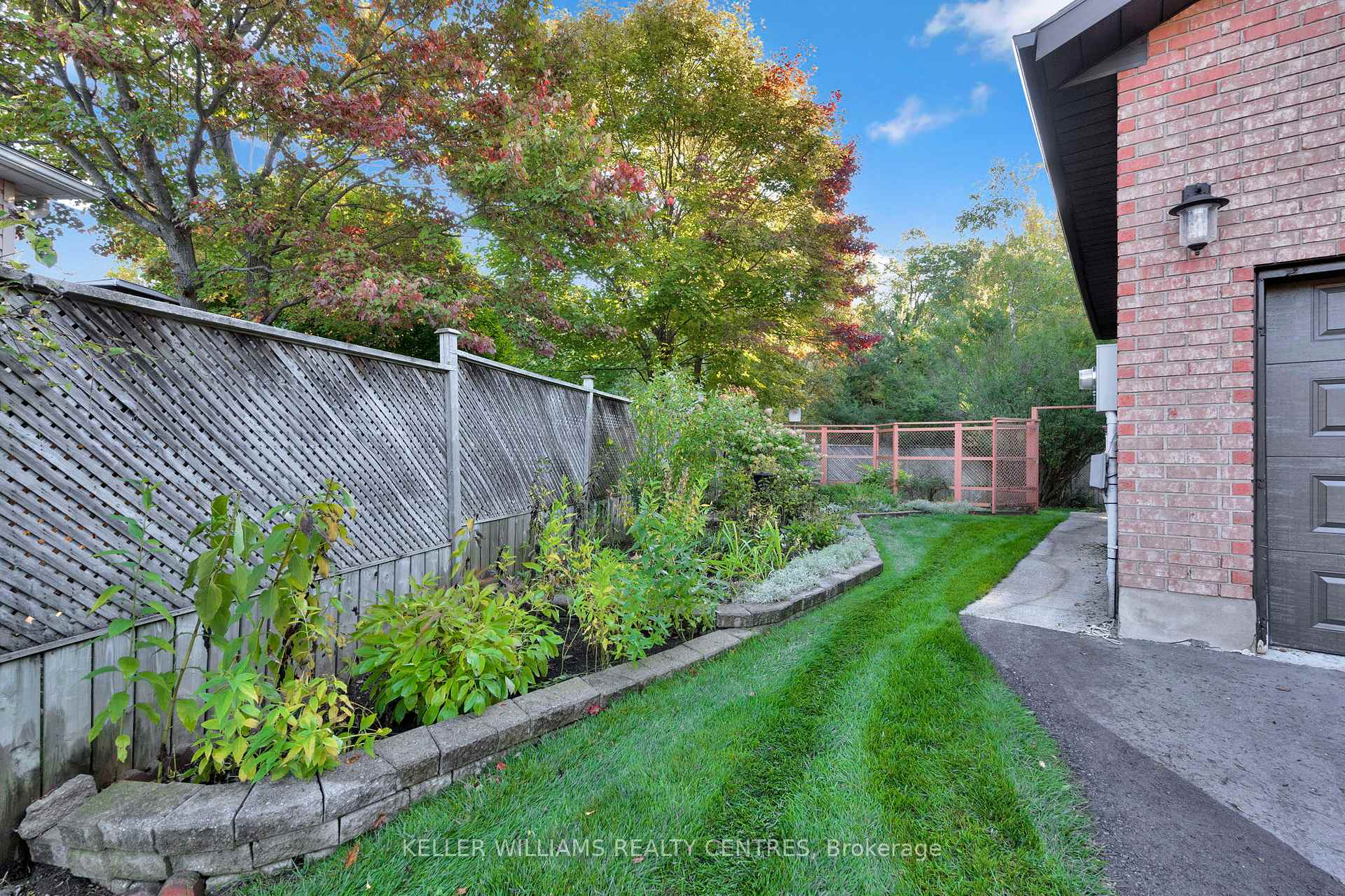Photo 3 of 11 Birchmount Circle, Wasaga Beach — HOMEH