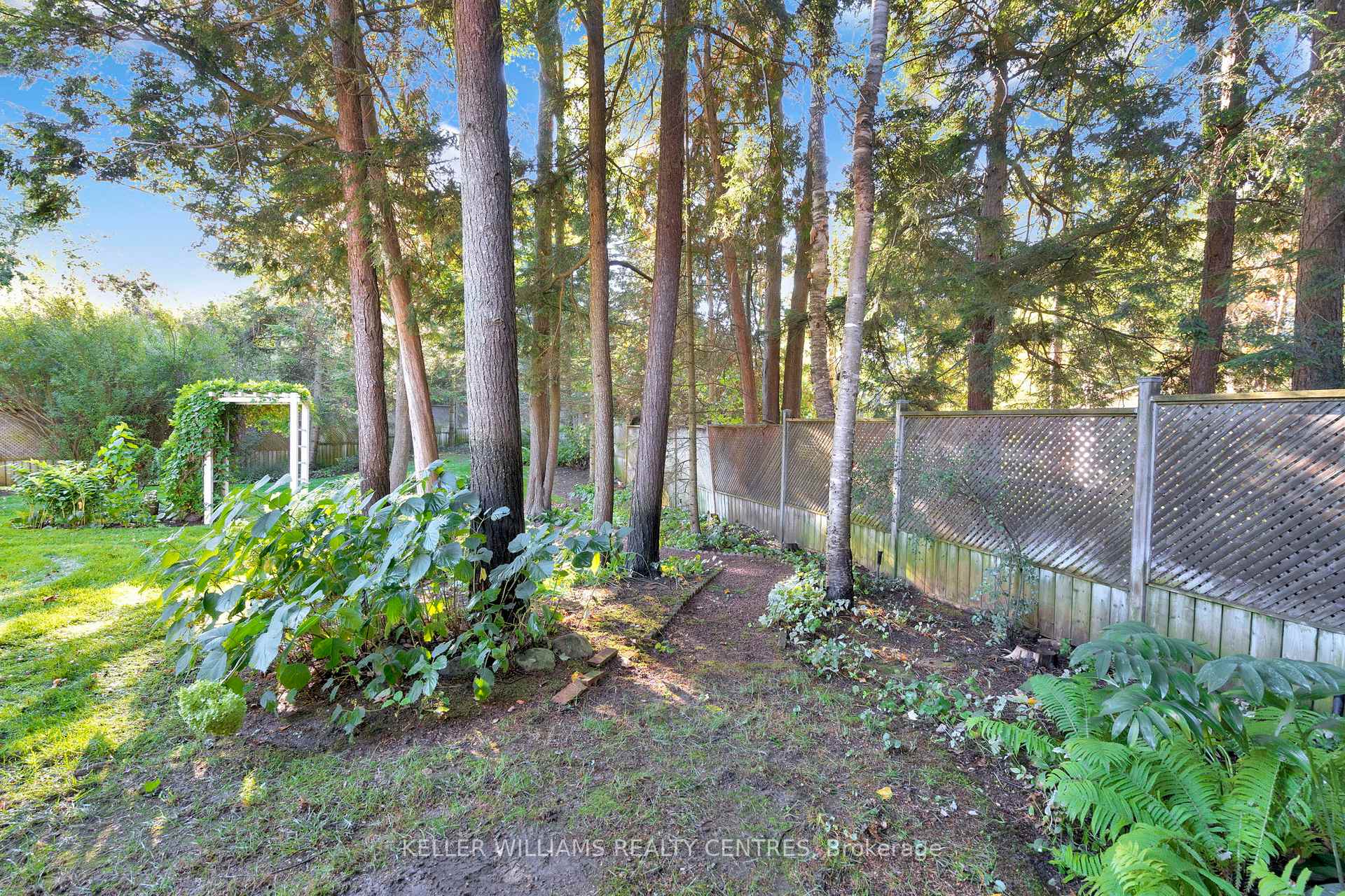 Photo 6 of 11 Birchmount Circle, Wasaga Beach — HOMEH