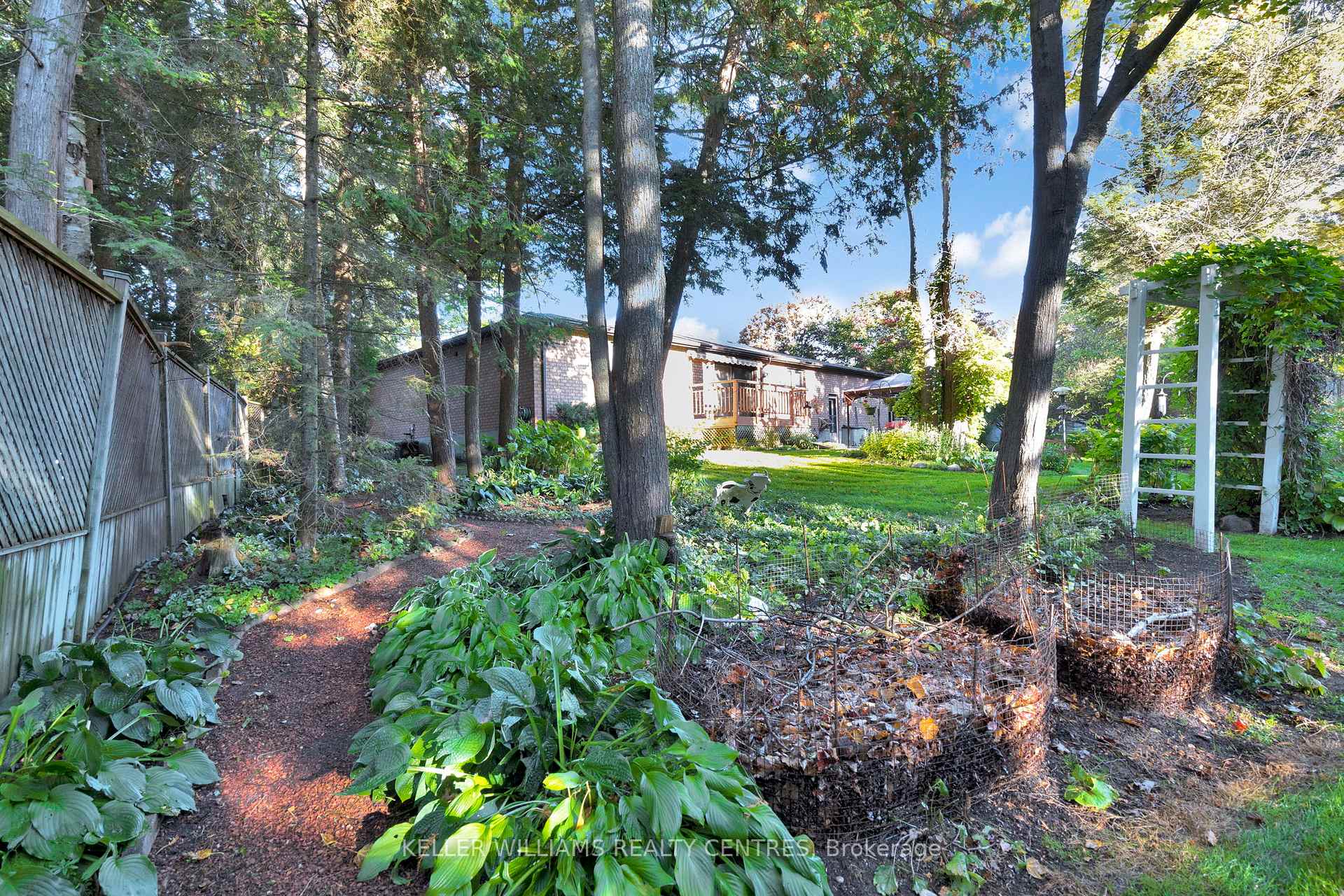 Photo 8 of 11 Birchmount Circle, Wasaga Beach — HOMEH