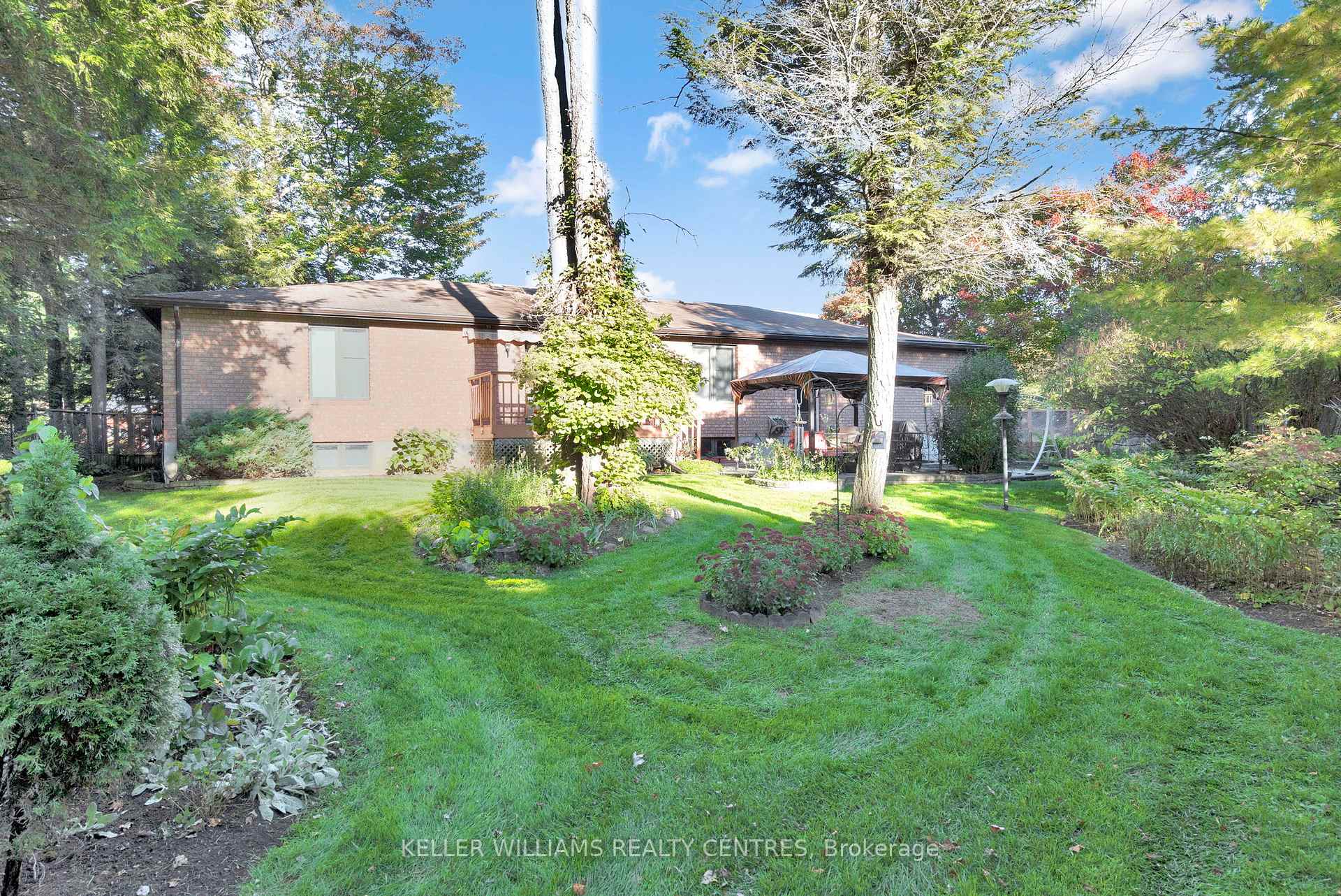 Photo 10 of 11 Birchmount Circle, Wasaga Beach — HOMEH