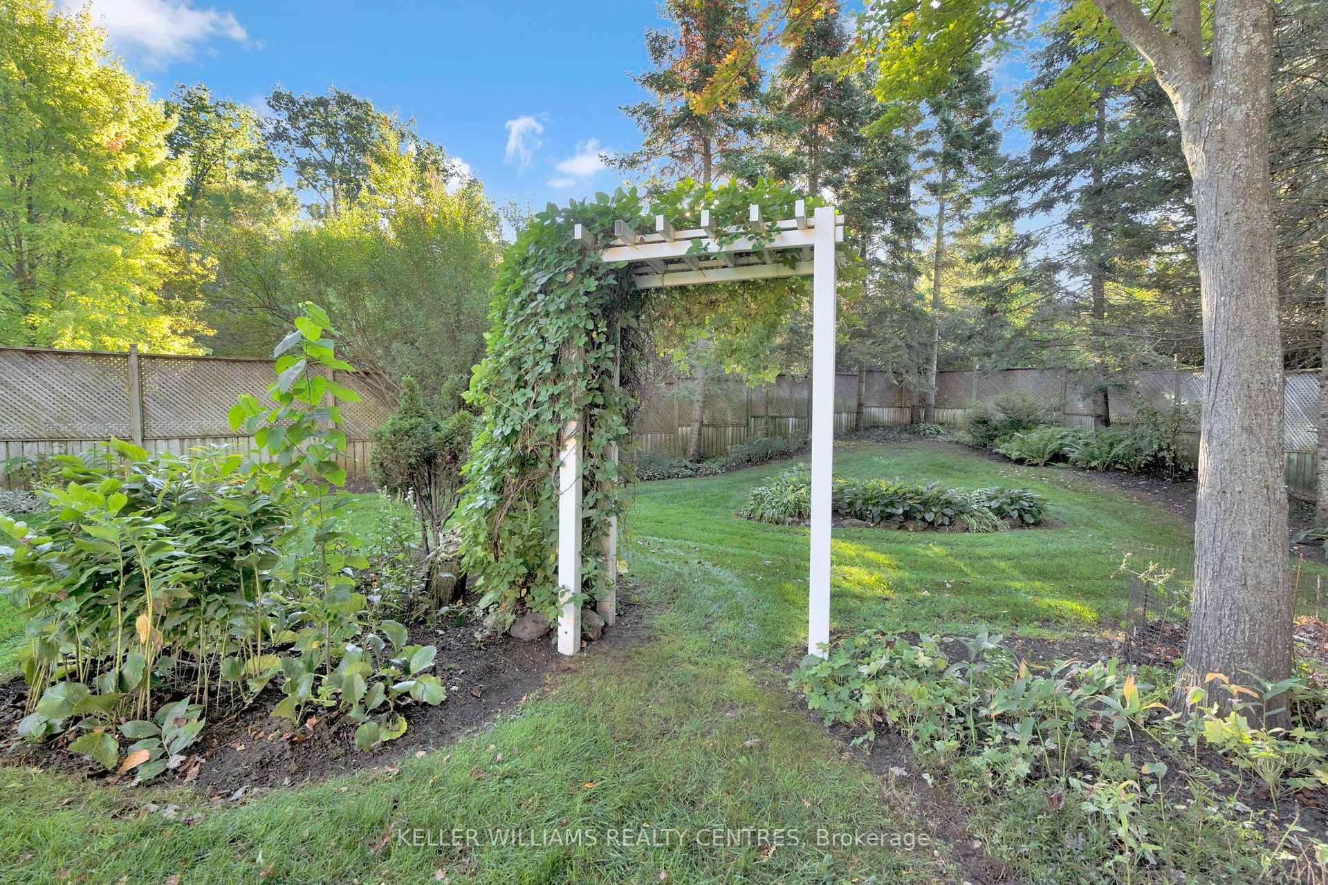 Photo 11 of 11 Birchmount Circle, Wasaga Beach — HOMEH