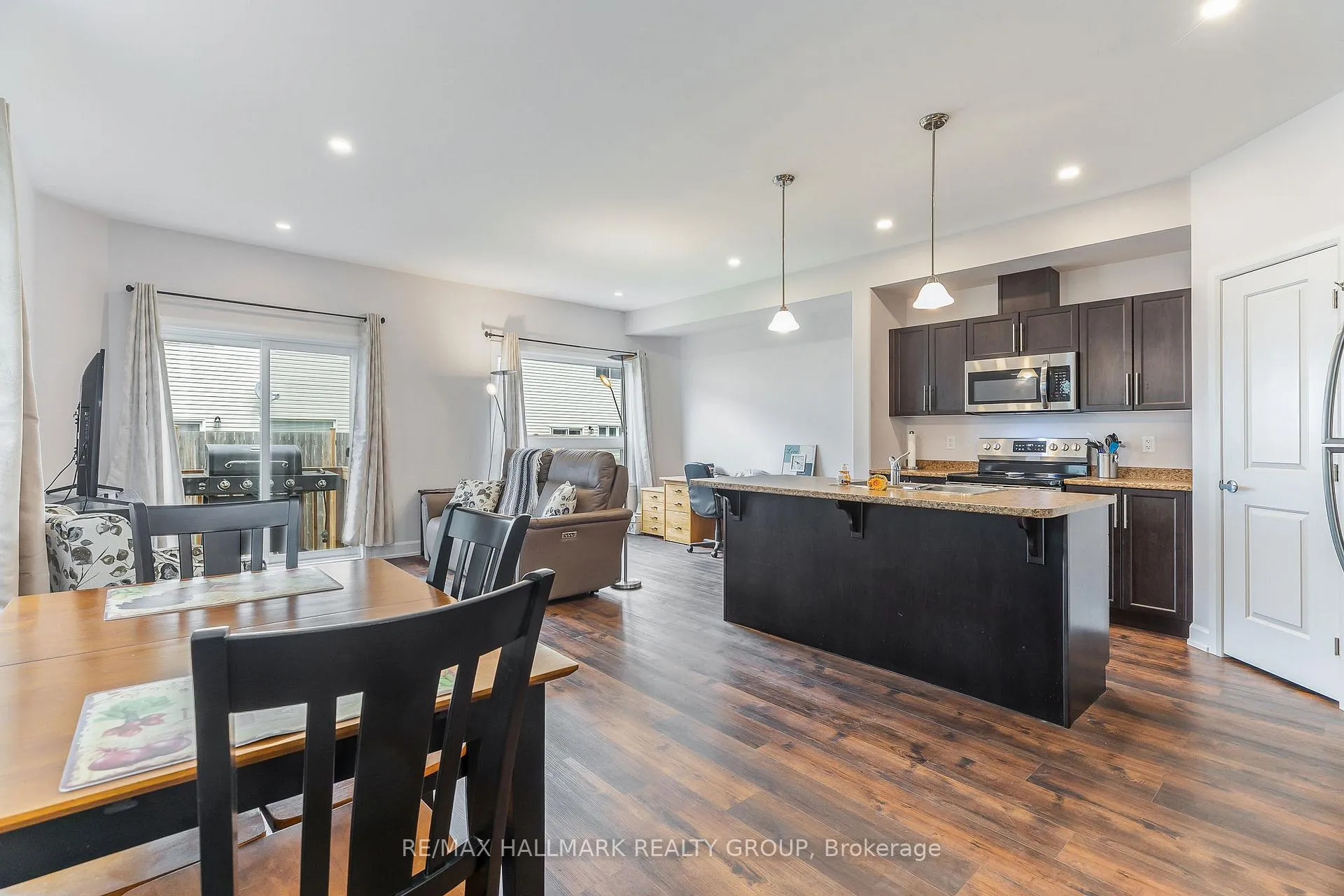 Photo 5 of 90 Vimy Ridge Crescent, Arnprior — HOMEH